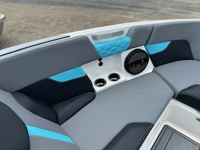 2024 Mastercraft XT23 Image Thumbnail #3