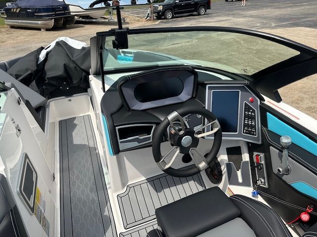 2024 Mastercraft XT23 Image Thumbnail #8