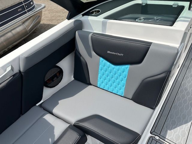 2024 Mastercraft XT23 Image Thumbnail #9
