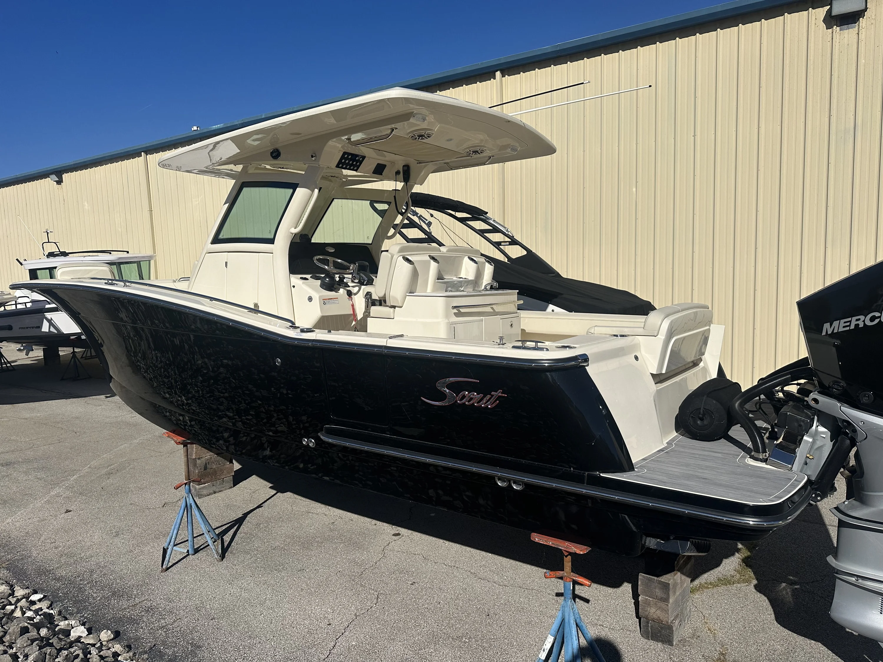 2025 Scout 305 LXF Image Thumbnail #3