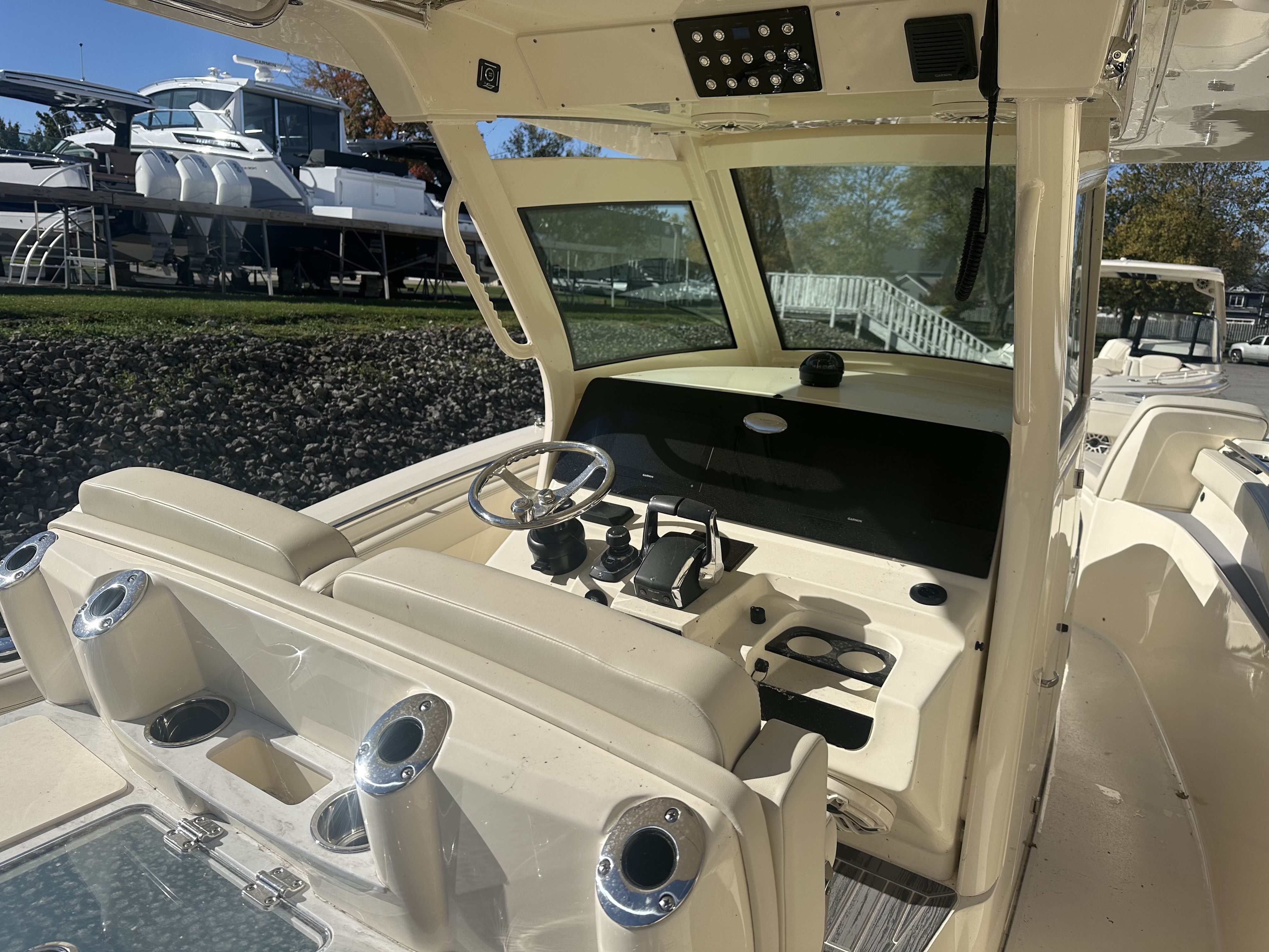 2025 Scout 305 LXF Image Thumbnail #9