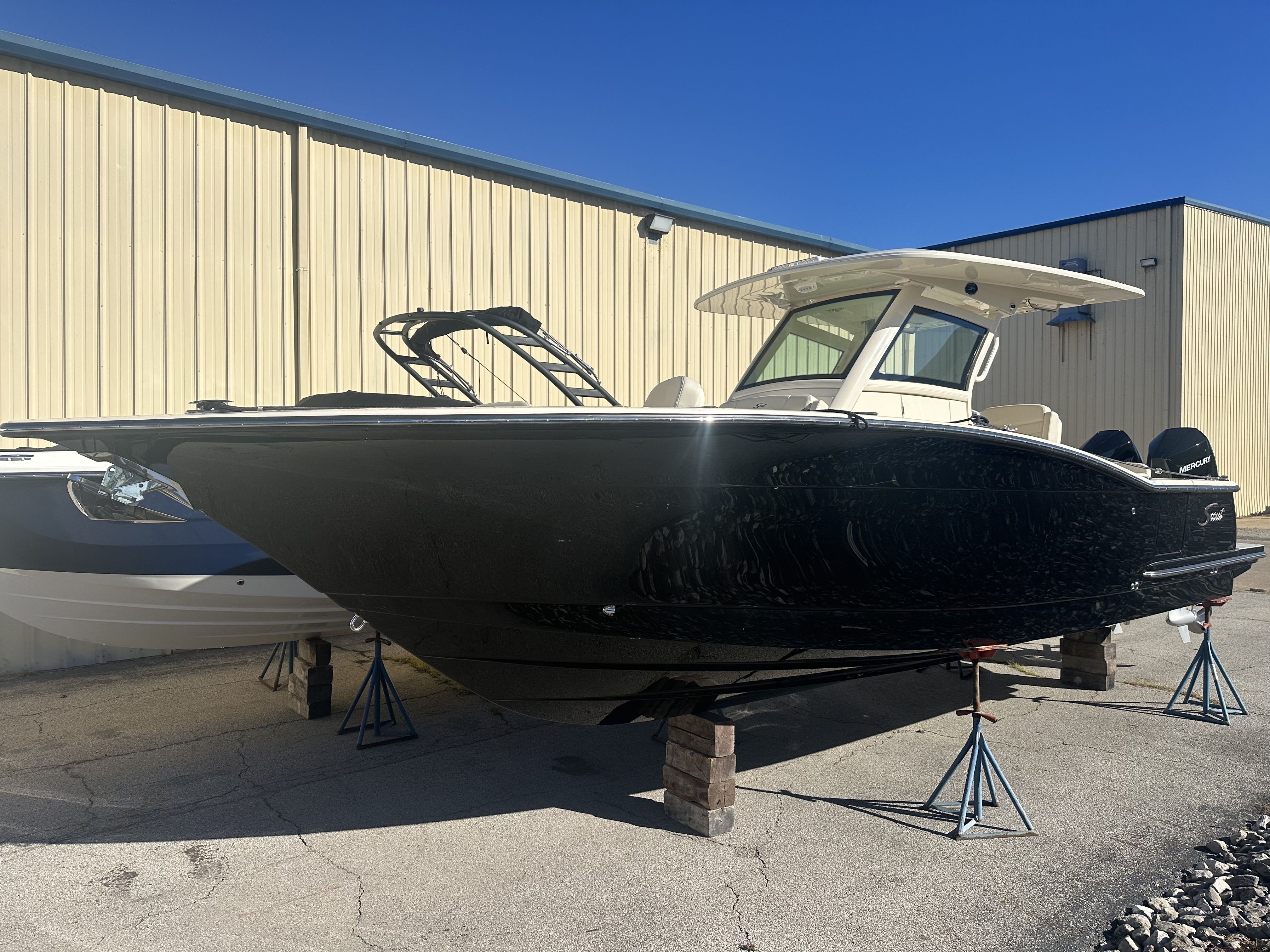 2025 Scout 305 LXF Image Thumbnail #1