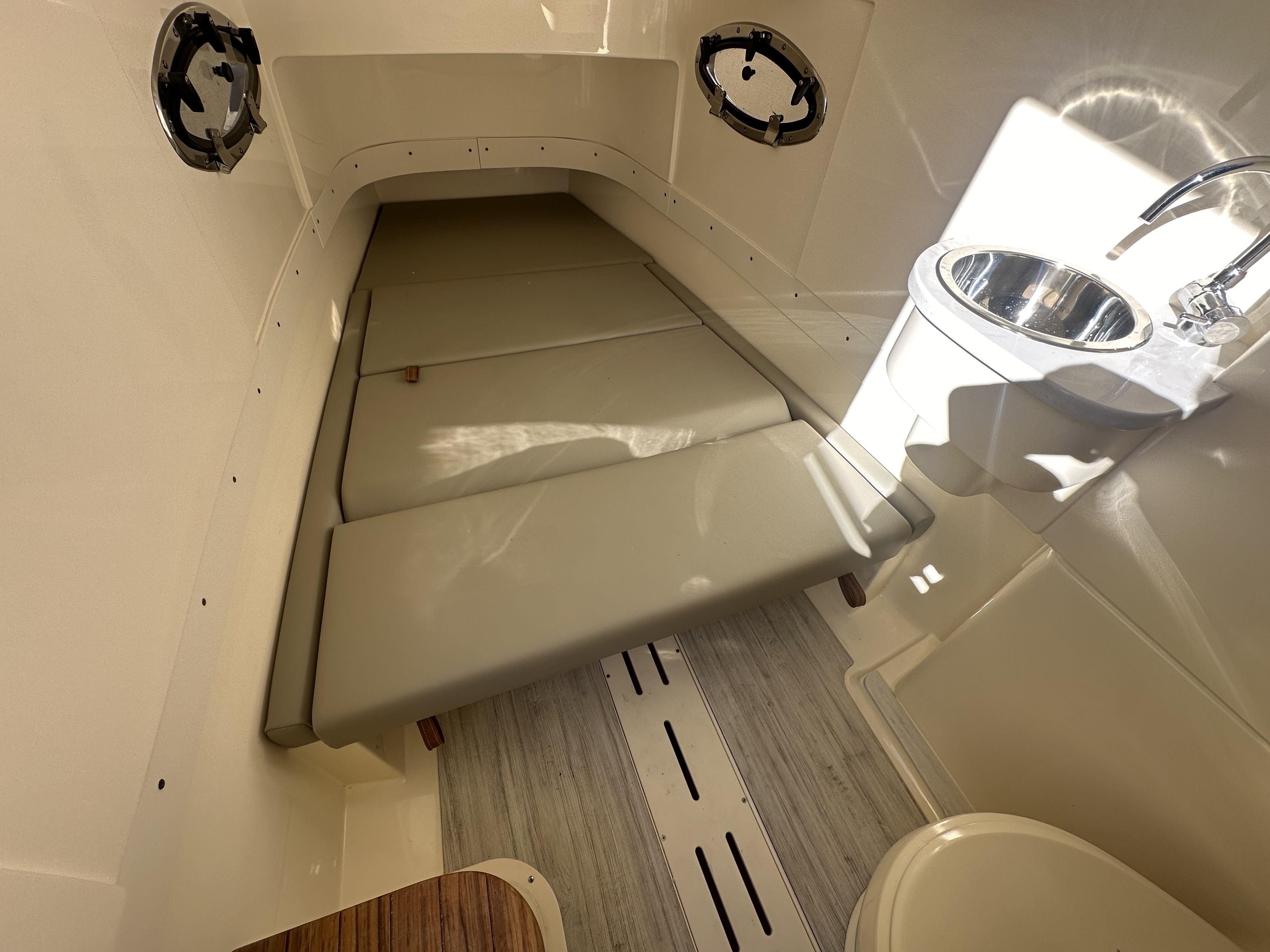 2025 Scout 305 LXF Image Thumbnail #21