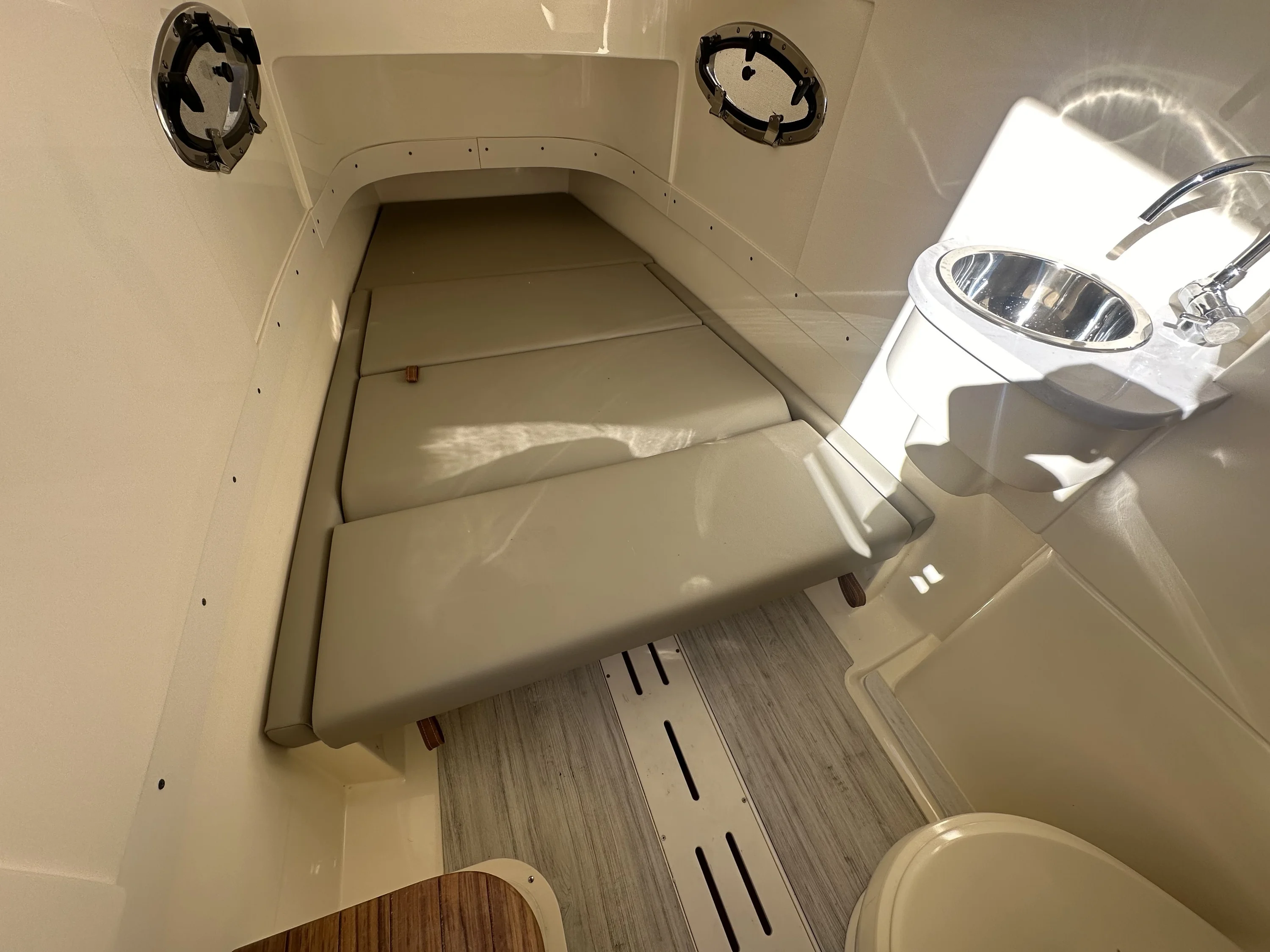 2025 Scout 305 LXF Image Thumbnail #21