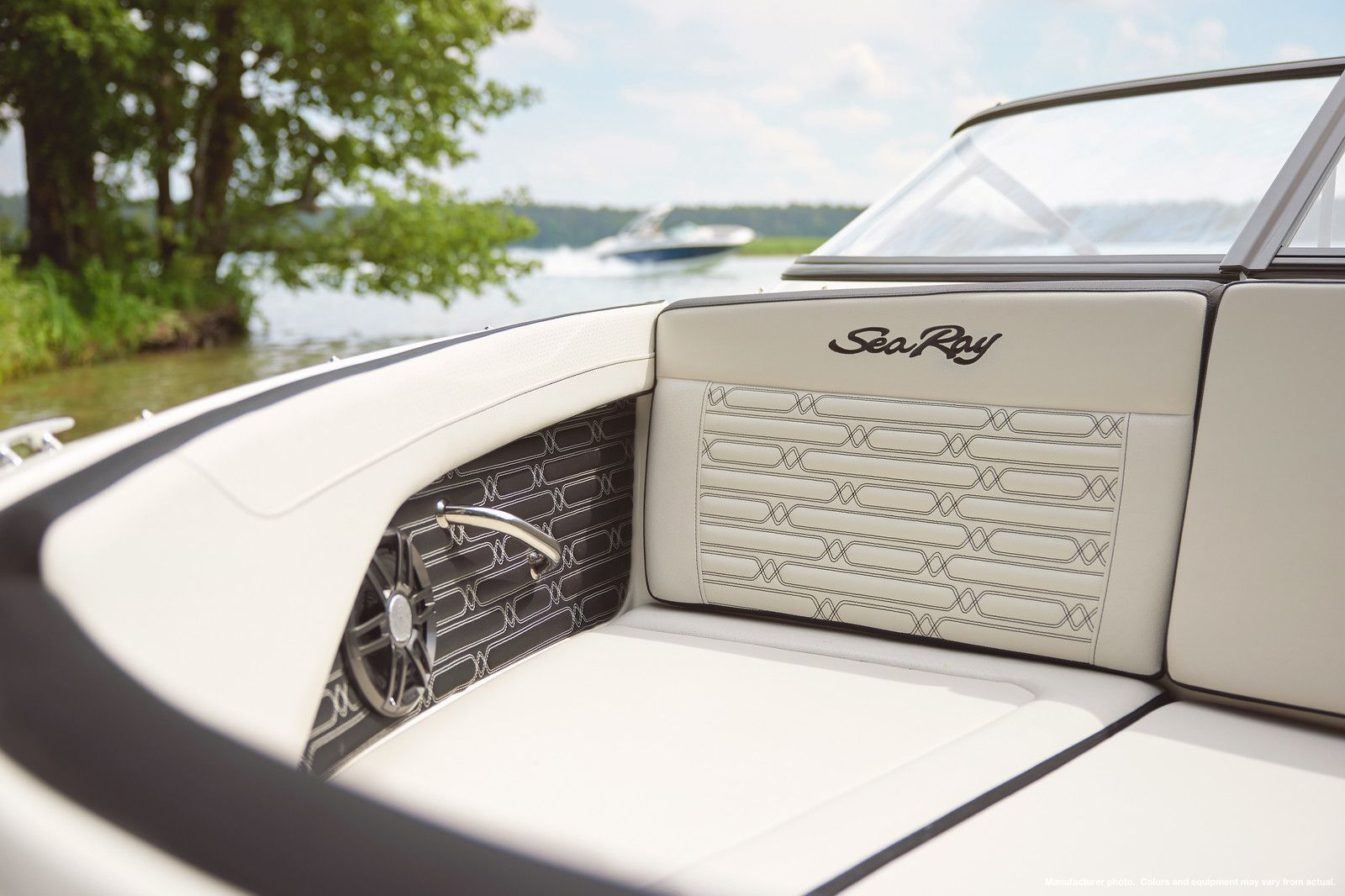 2025 Sea Ray SPX 190 Image Thumbnail #6