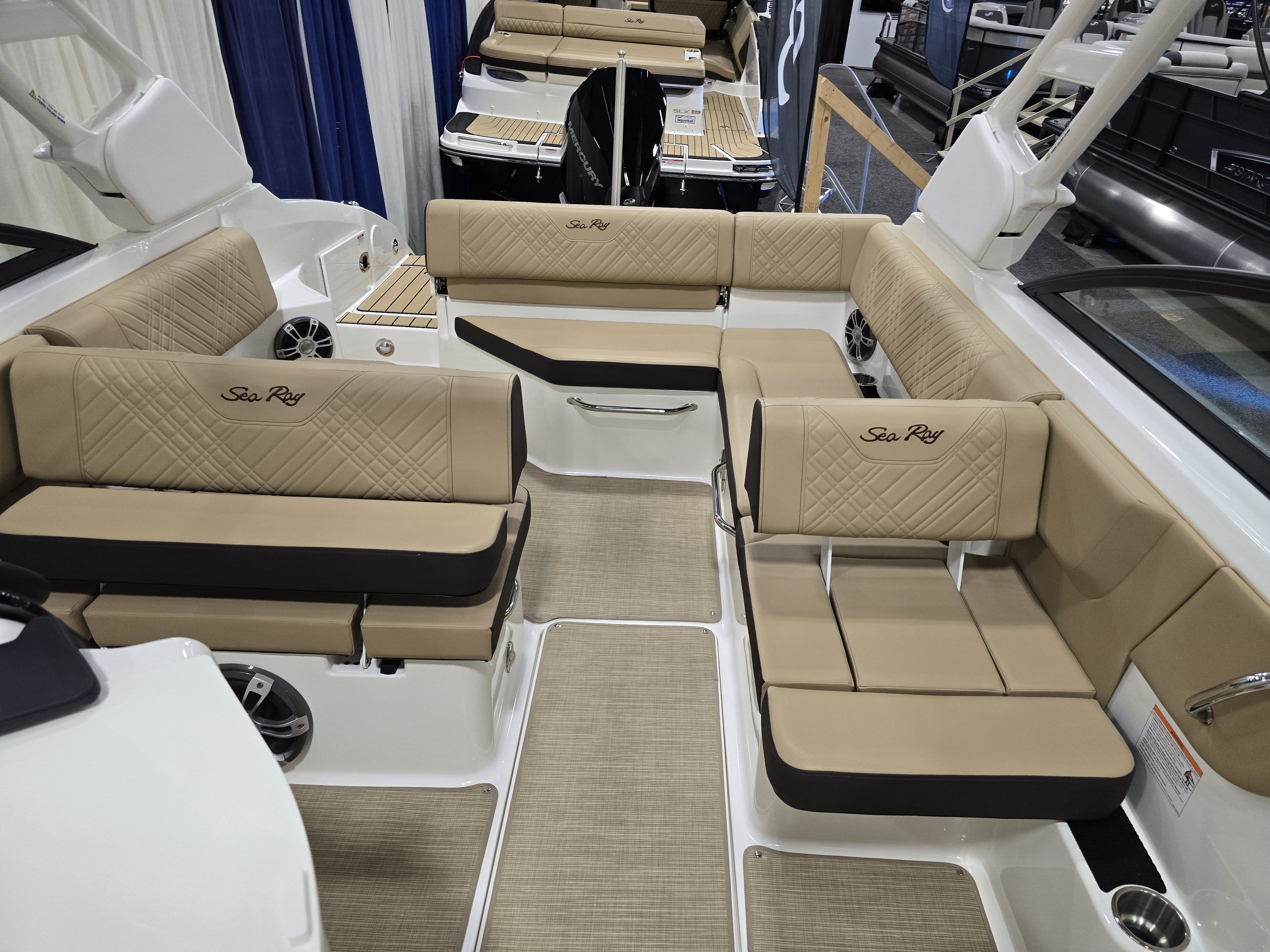 2025 Sea Ray
                                                             SDX 250 Outboard Image Thumbnail #9