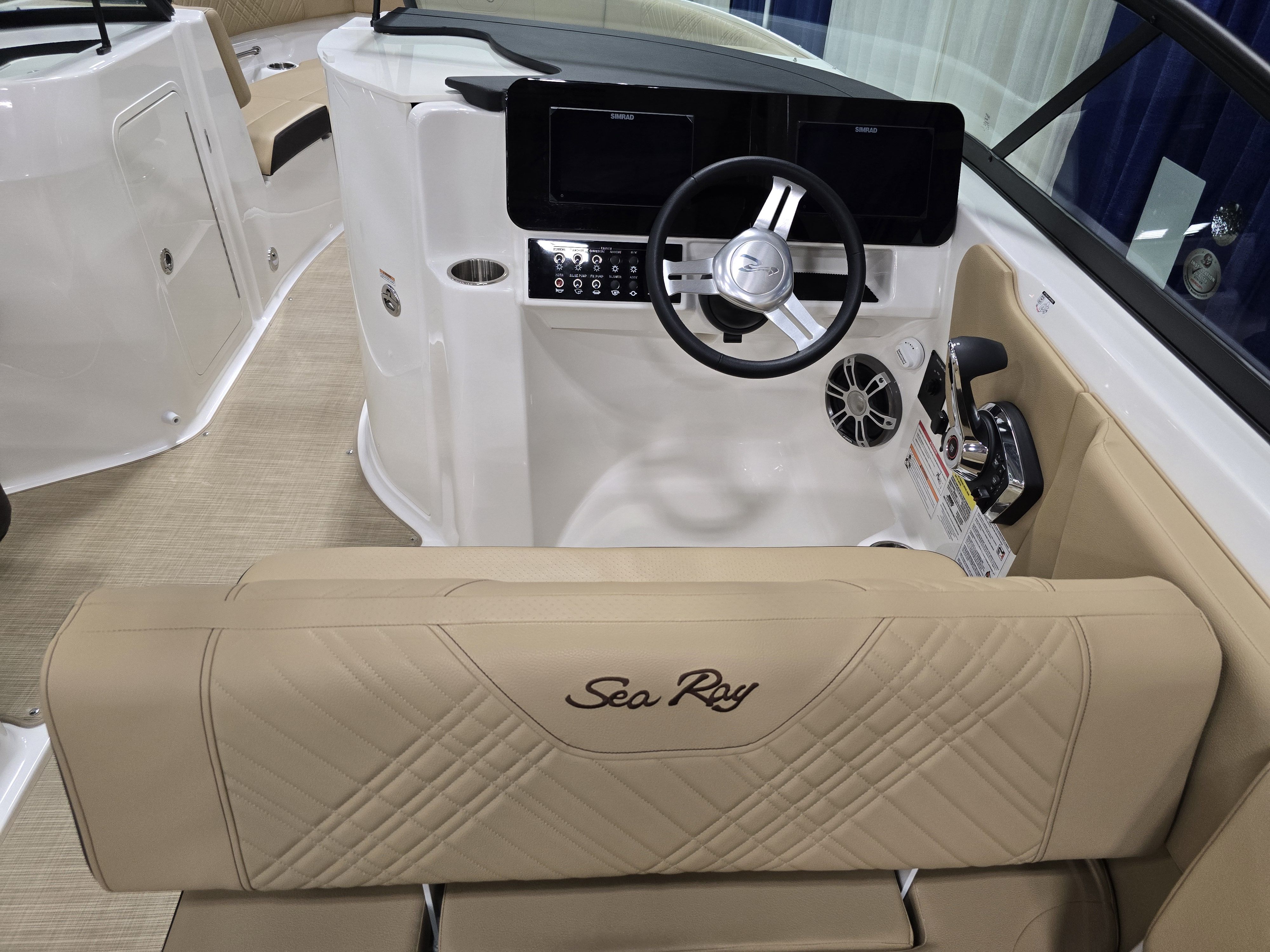 2025 Sea Ray
                                                             SDX 250 Outboard Image Thumbnail #11