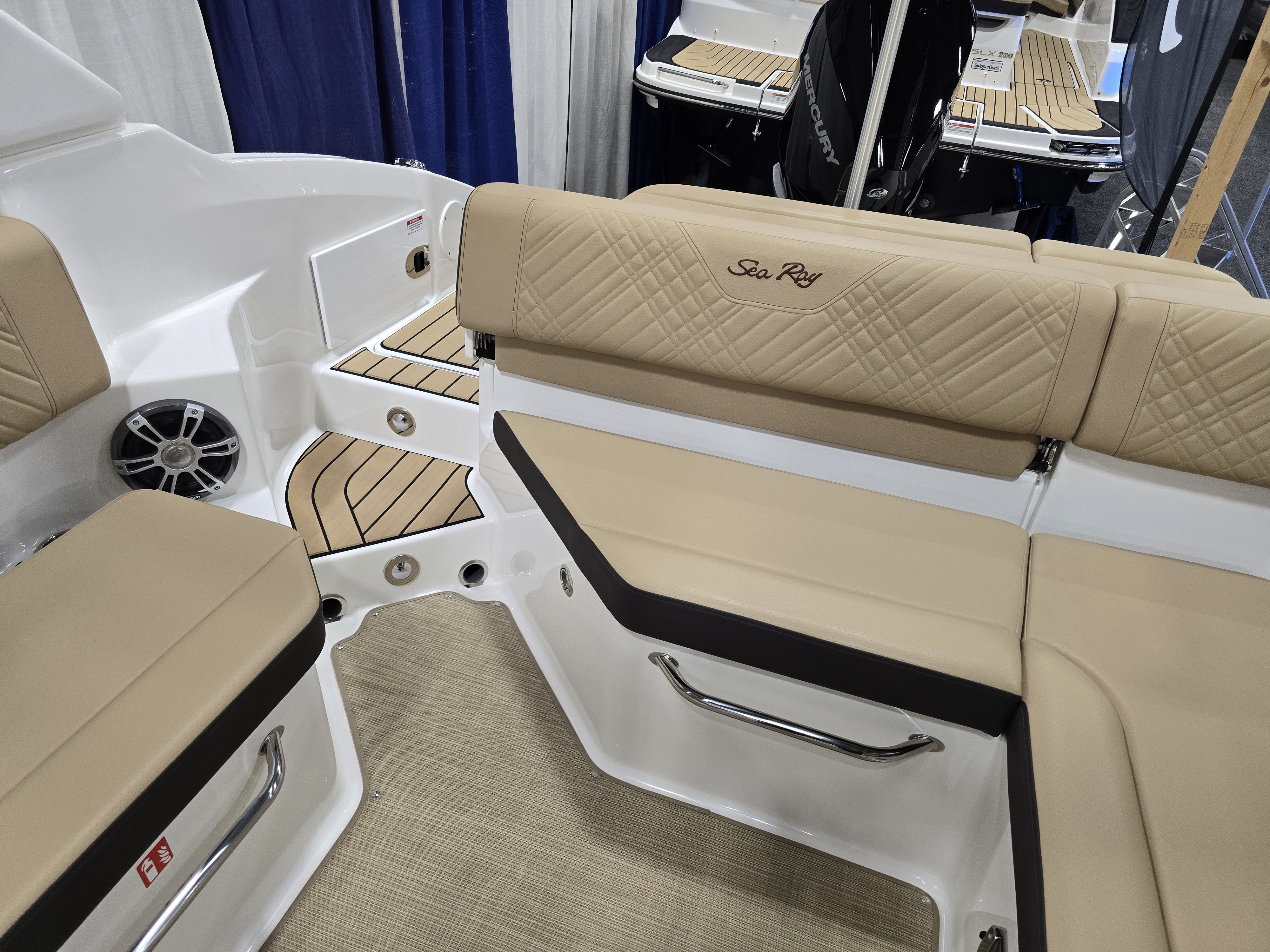 2025 Sea Ray
                                                             SDX 250 Outboard Image Thumbnail #25