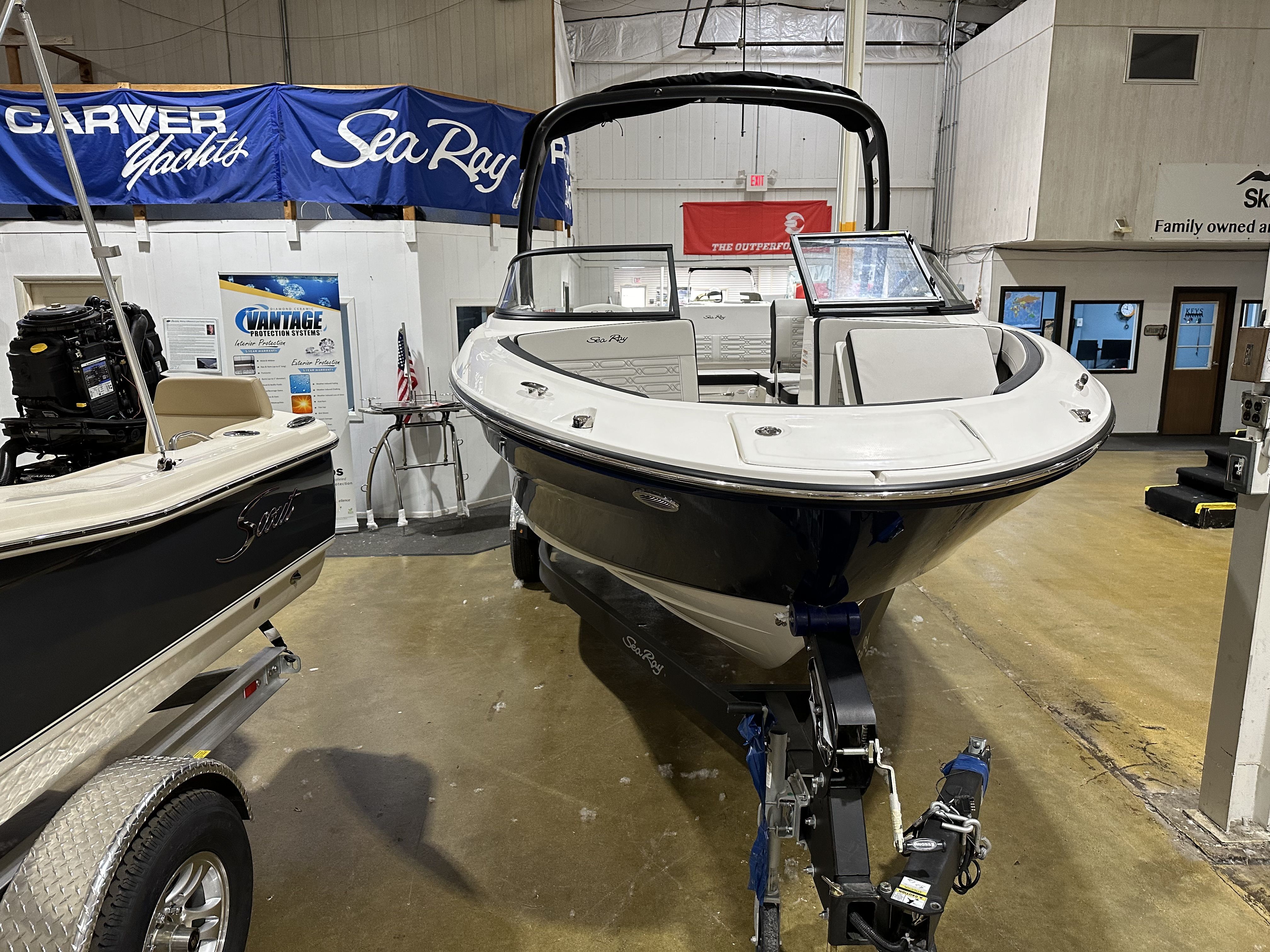 2024 Sea Ray
                                                             SPX 210 Image Thumbnail #2