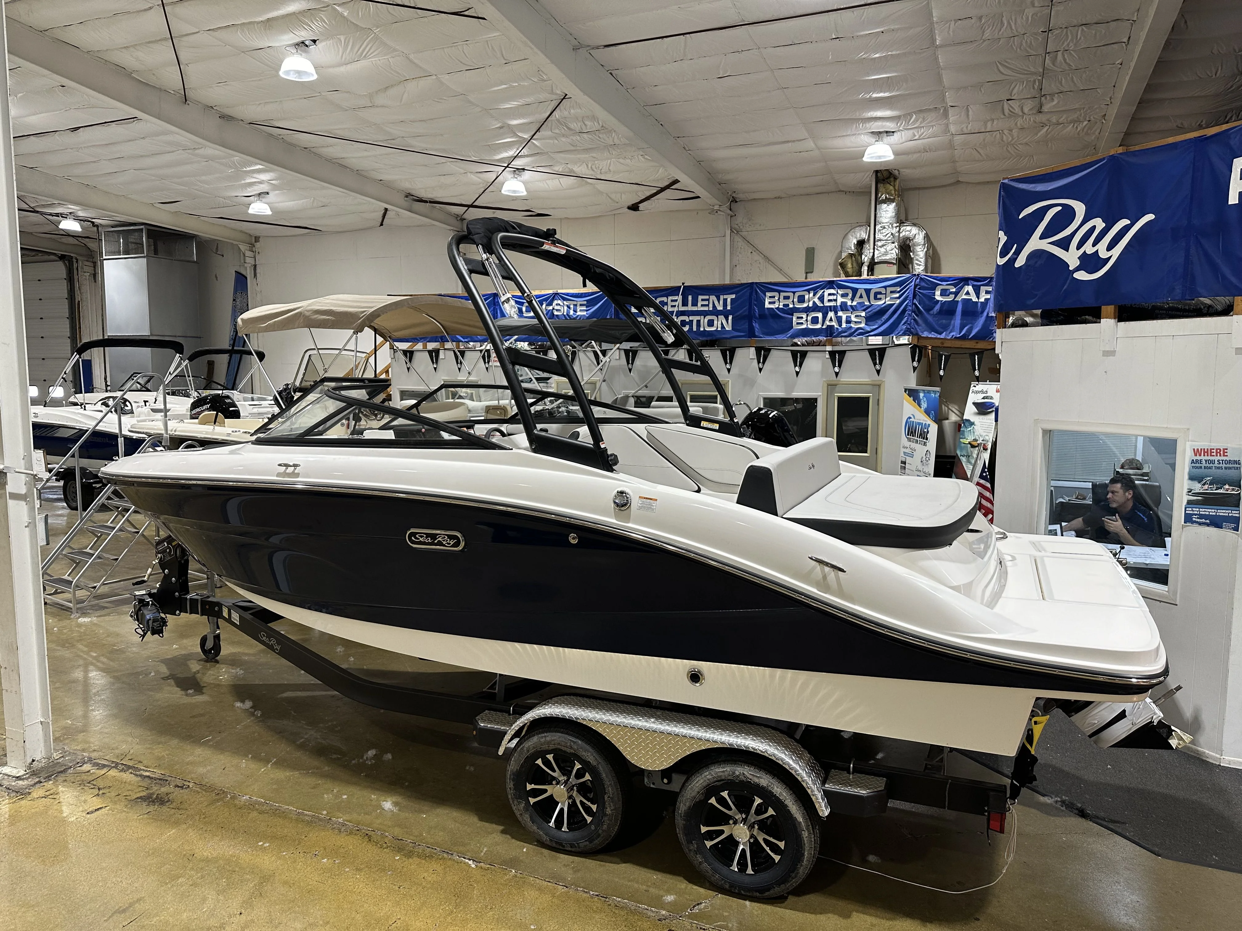 2024 Sea Ray SPX 210 Image Thumbnail #1