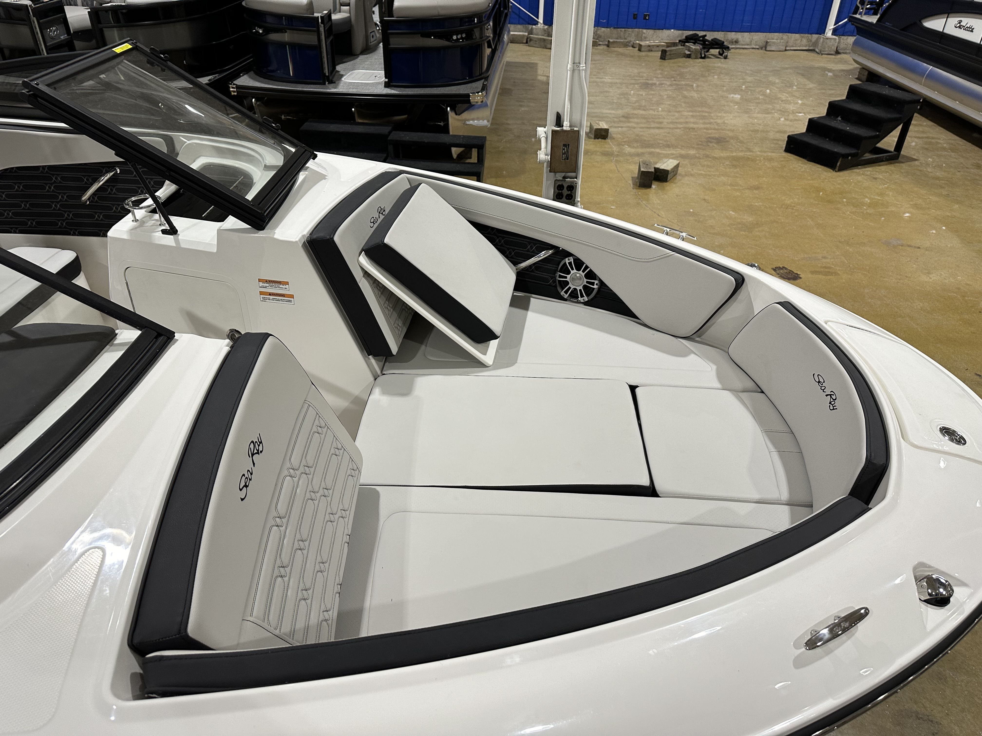 2024 Sea Ray SPX 210 Image Thumbnail #3