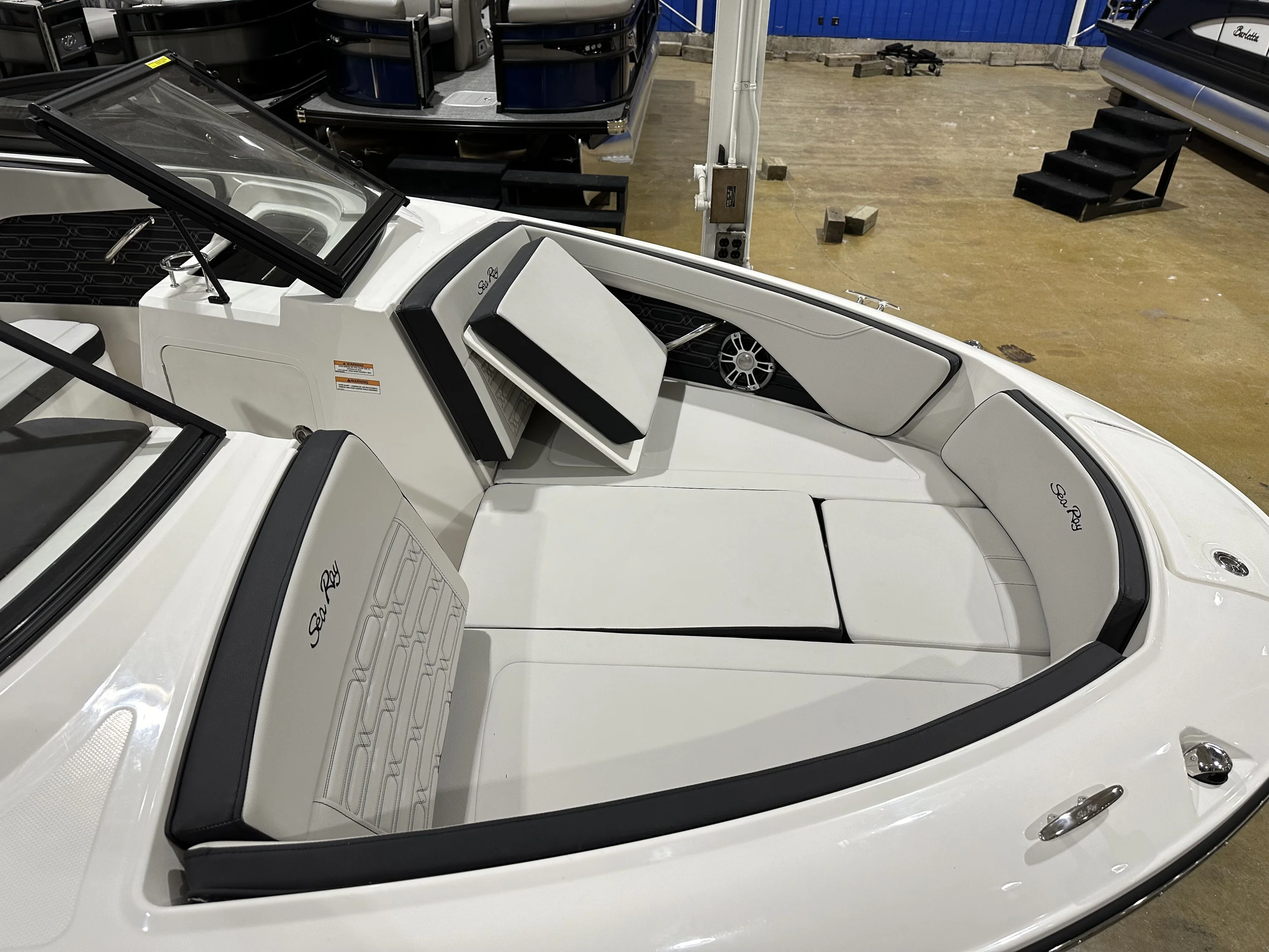 2024 Sea Ray SPX 210 Image Thumbnail #3