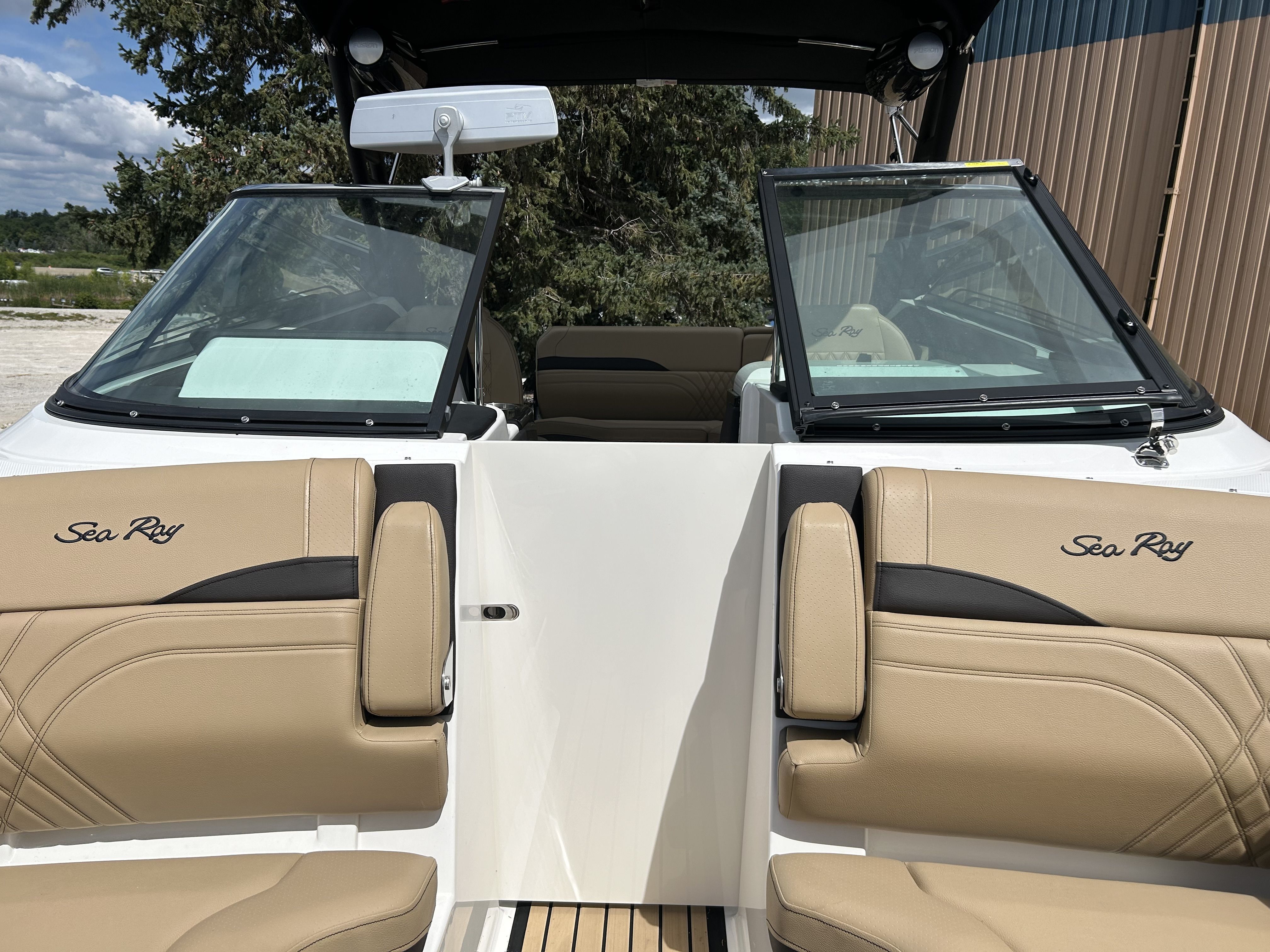 2024 Sea Ray SLX 260 Surf Image Thumbnail #3