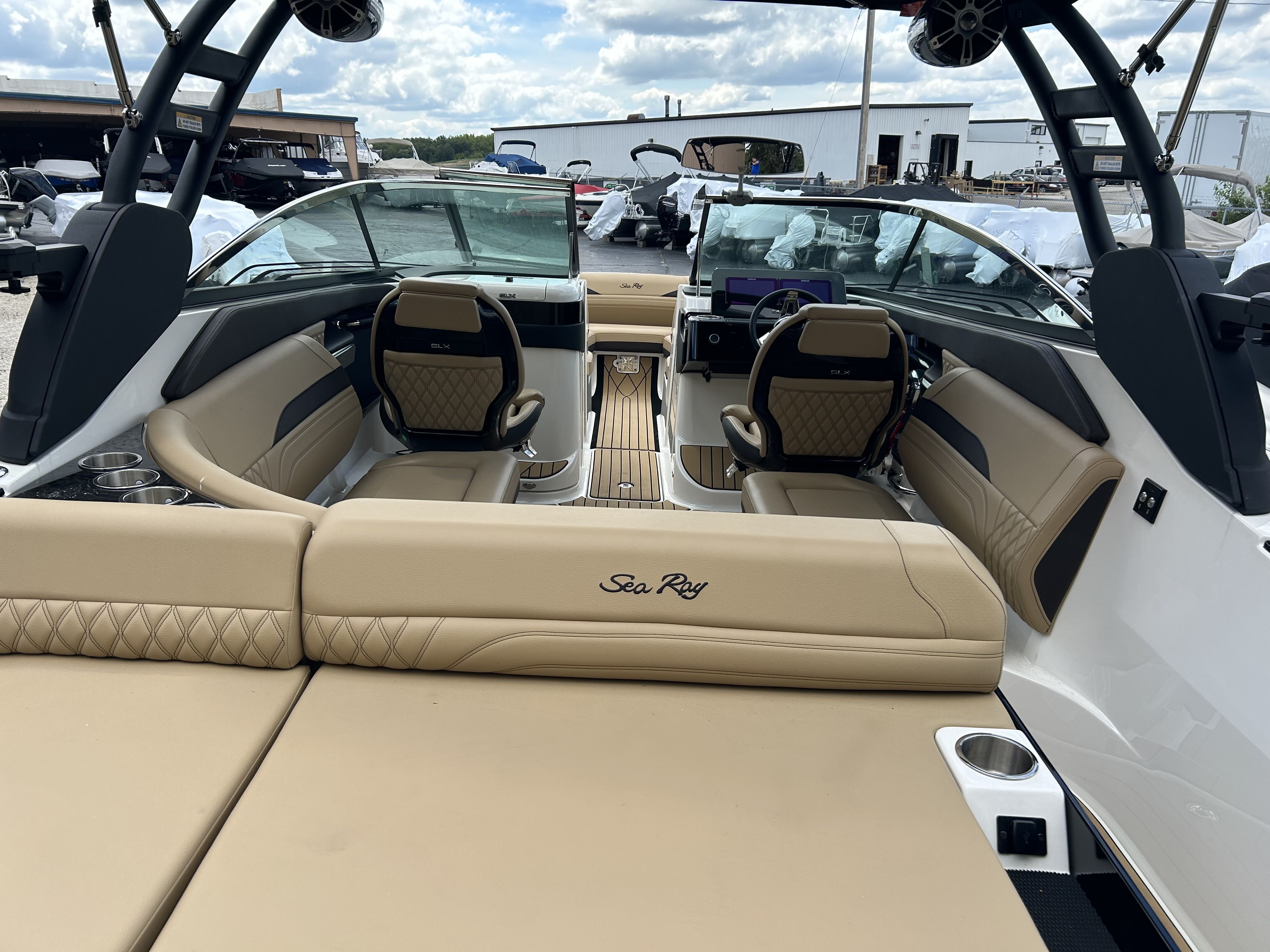 2024 Sea Ray SLX 260 Surf Image Thumbnail #10