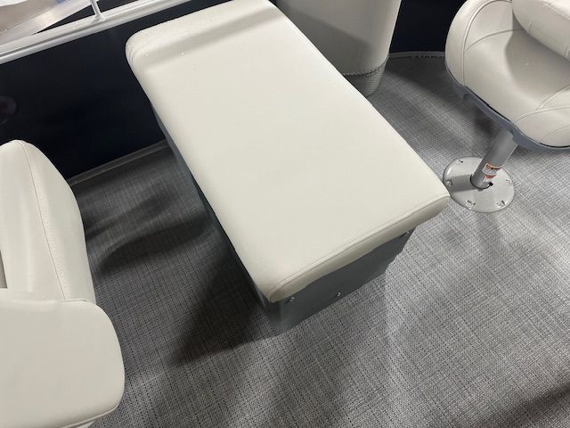 2025 Starcraft LX 20 F Image Thumbnail #10