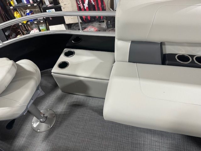 2025 Starcraft LX 20 F Image Thumbnail #11