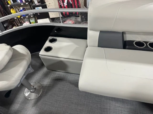 2025 Starcraft LX 20 F Image Thumbnail #11