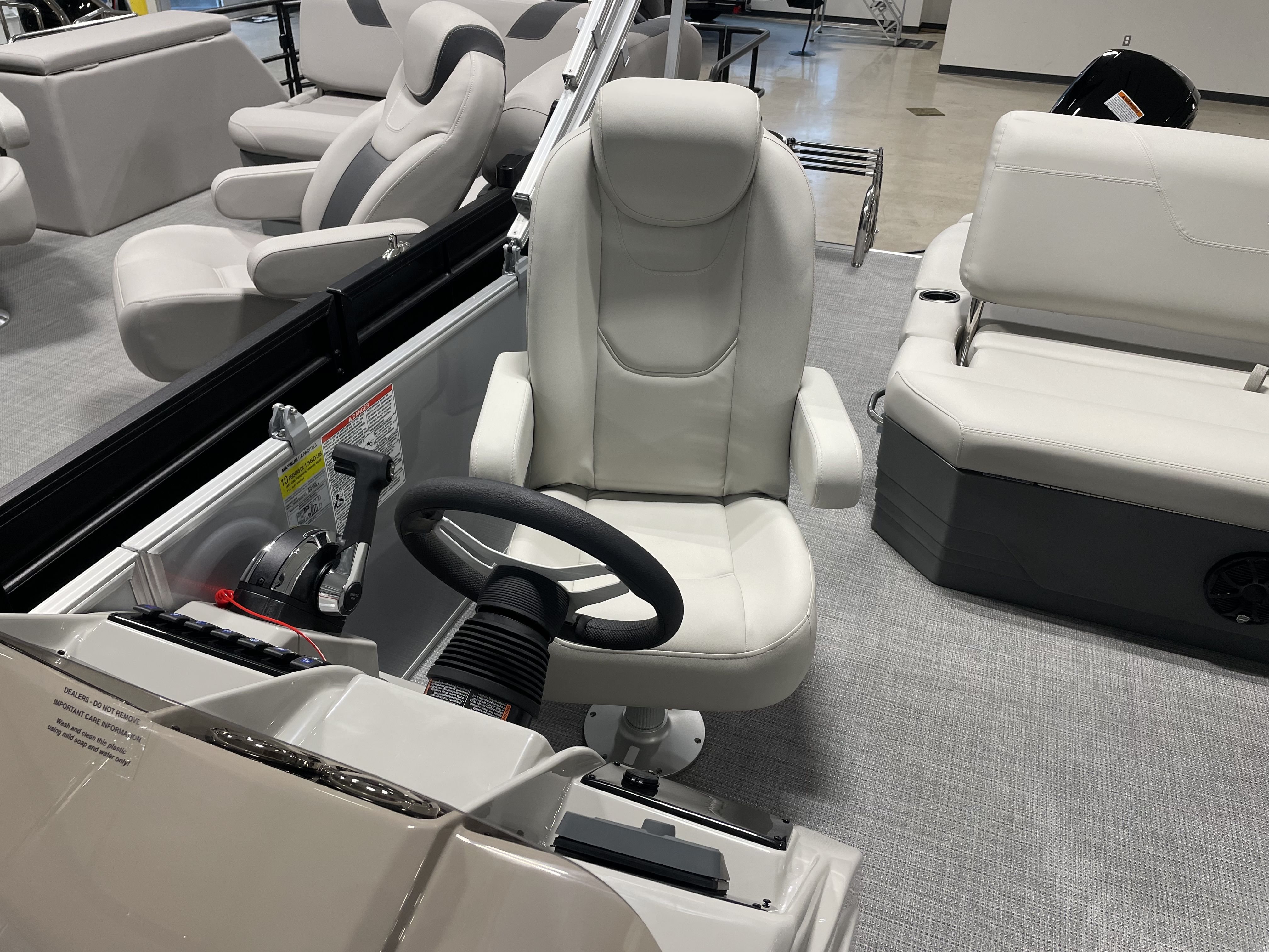 2025 Sylvan MIRAGE 822 Image Thumbnail #3