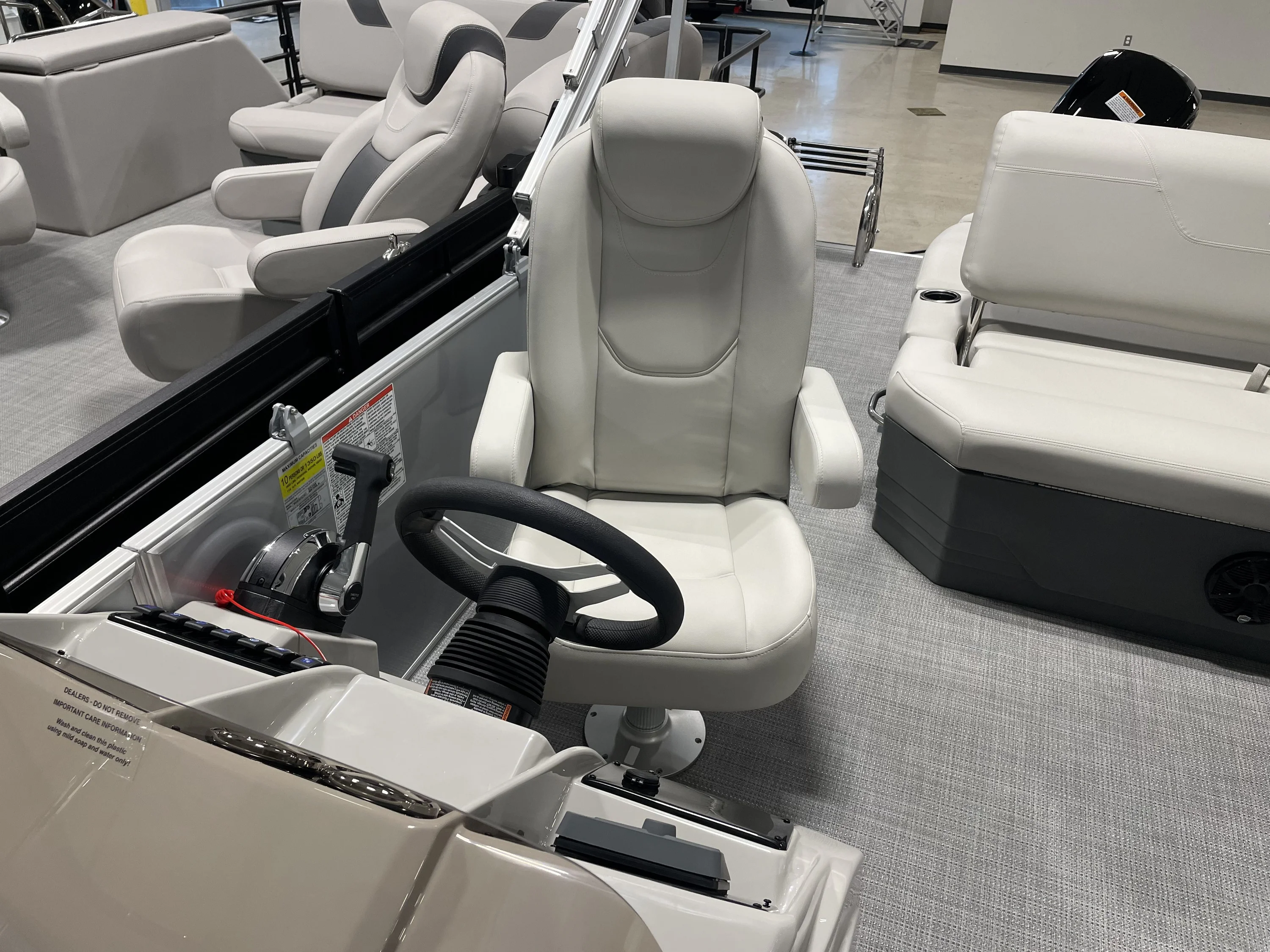 2025 Sylvan MIRAGE 822 Image Thumbnail #3