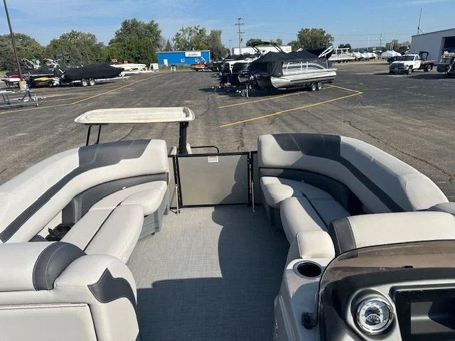 2024 Sylvan L5 Image Thumbnail #3