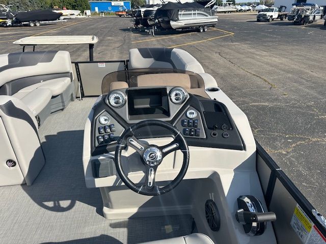 2024 Sylvan L5 Image Thumbnail #6