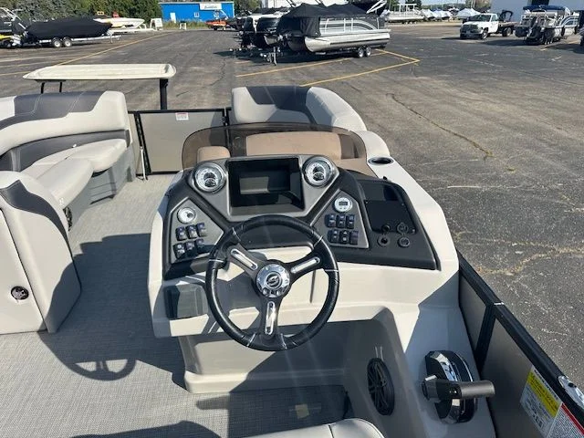 2024 Sylvan L5 Image Thumbnail #6