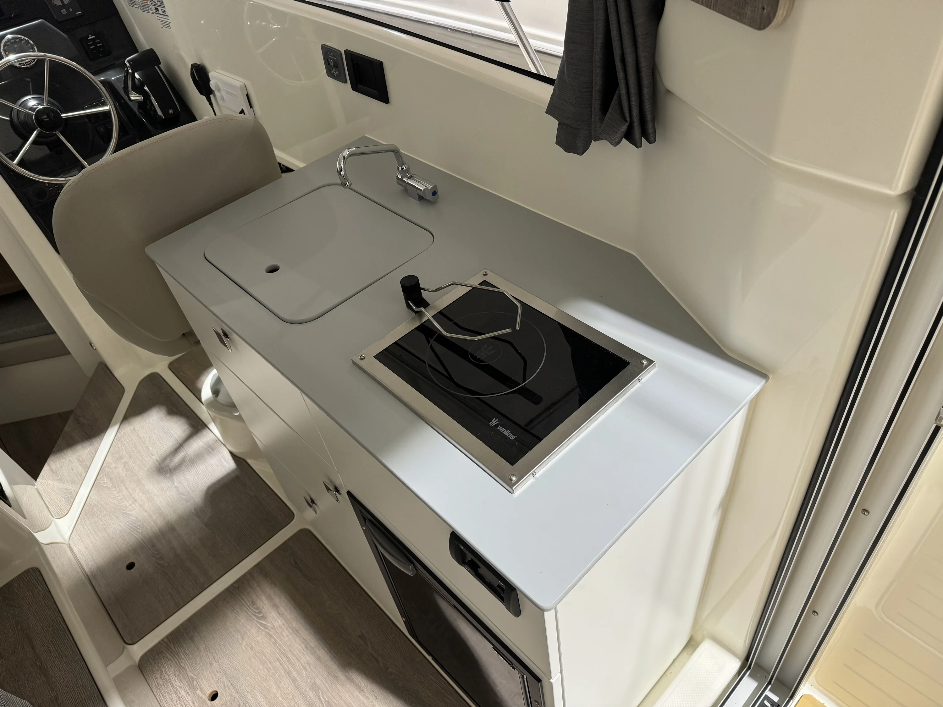 2024 Trophy T25 EXPLORER OB Image Thumbnail #9