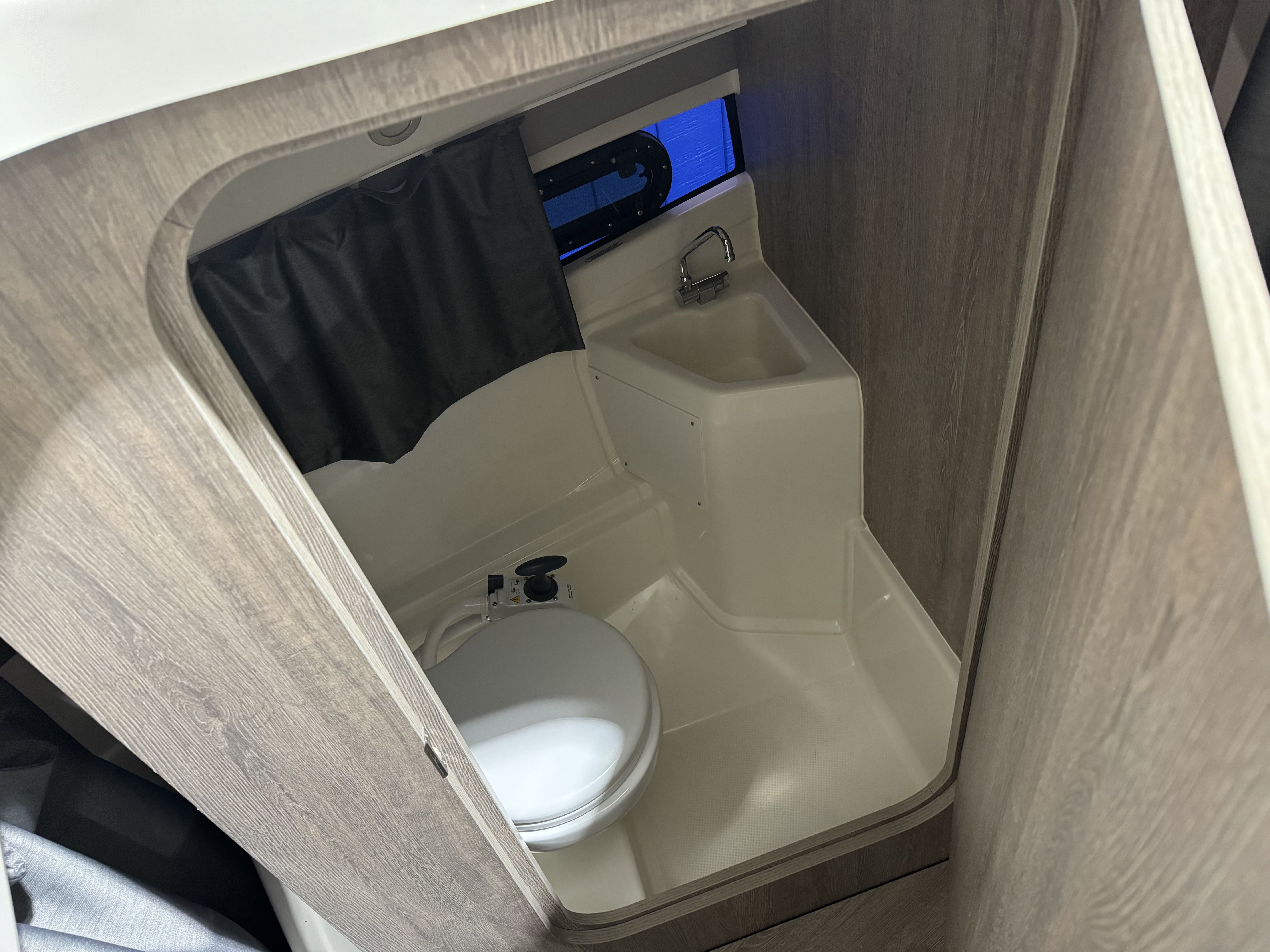 2024 Trophy T25 EXPLORER OB Image Thumbnail #11