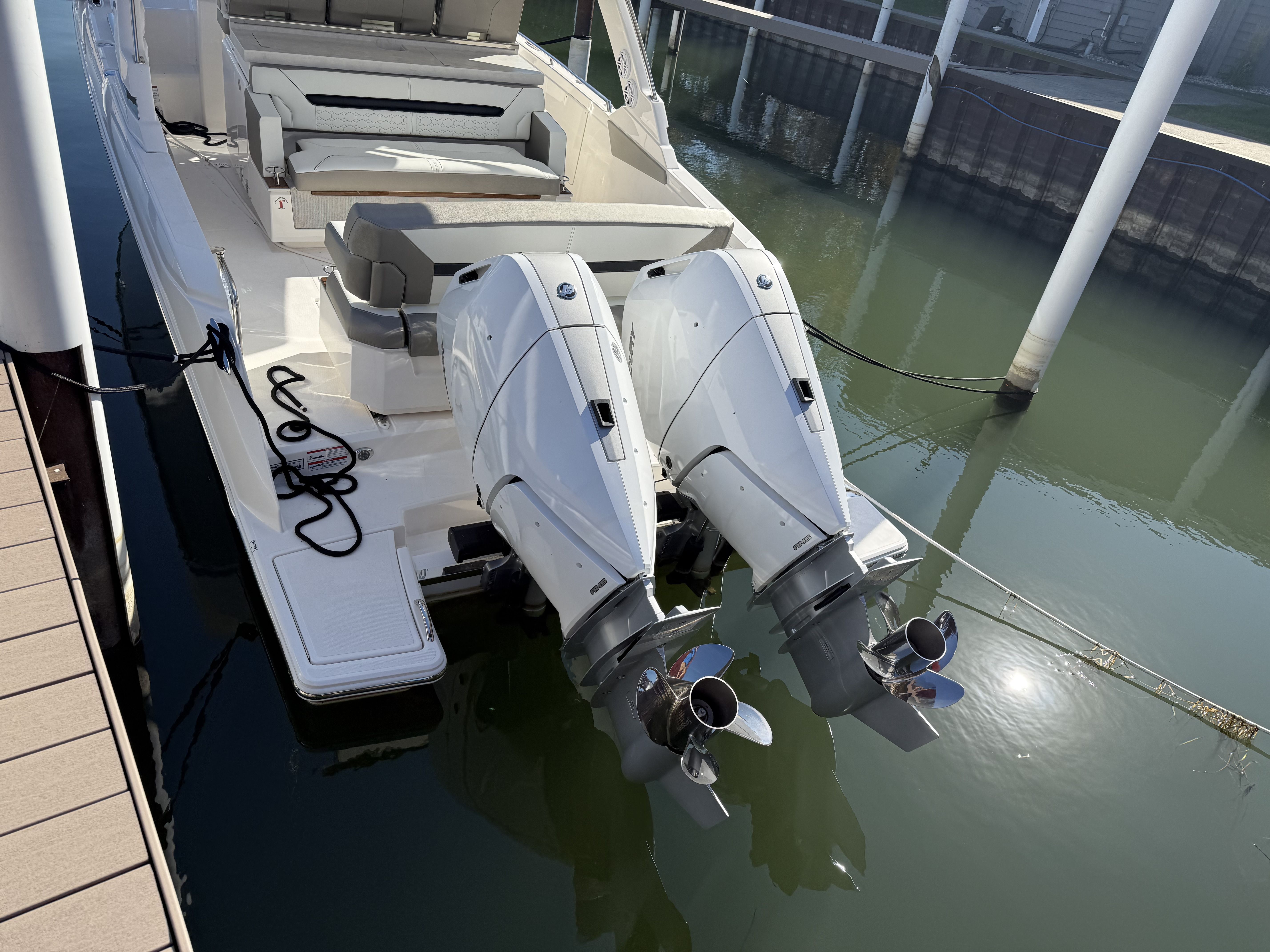 2025 Tiara Yachts
                                                             34LS Image Thumbnail #10
