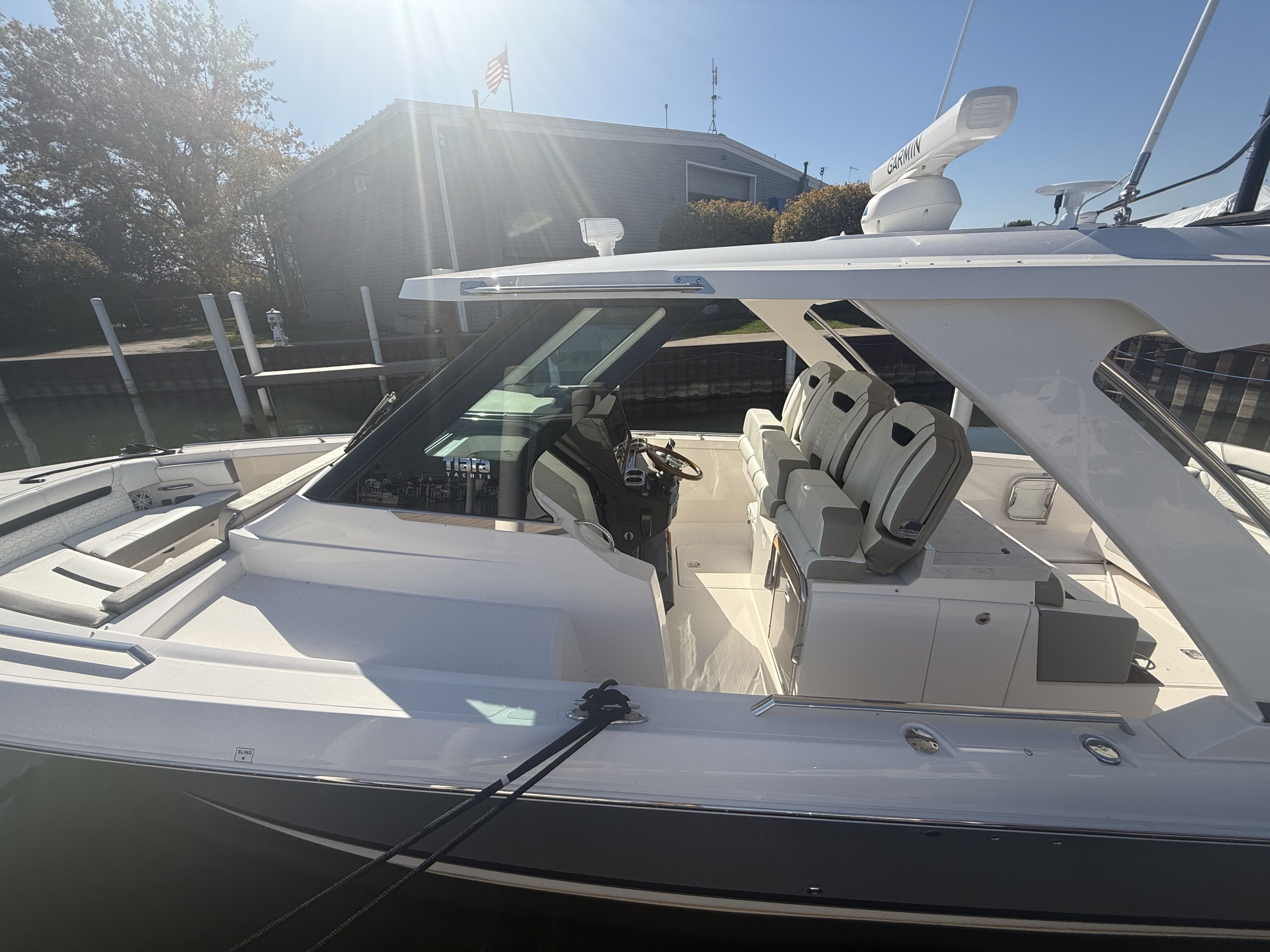 2025 Tiara Yachts
                                                             34LS Image Thumbnail #14