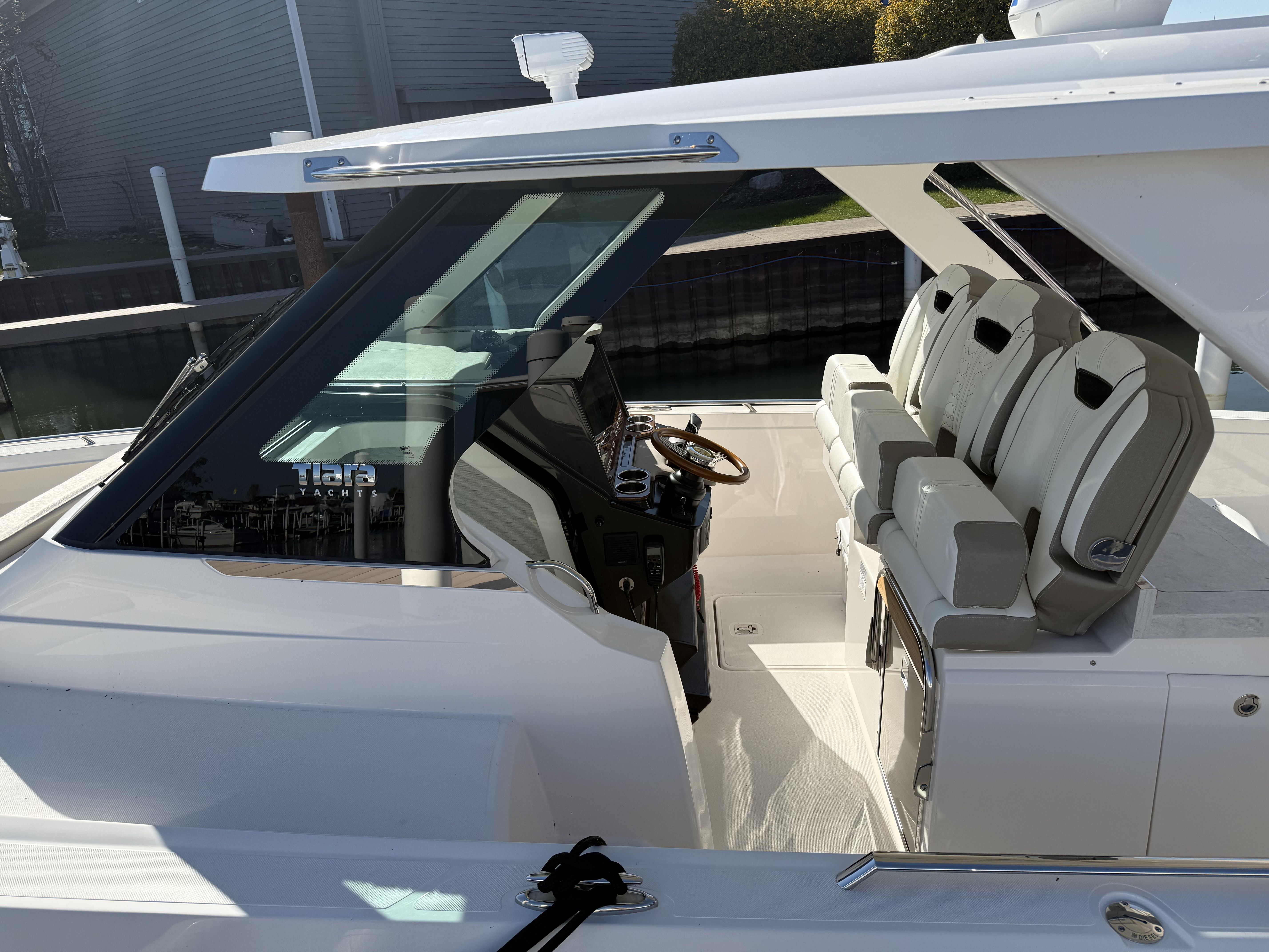 2025 Tiara Yachts
                                                             34LS Image Thumbnail #15