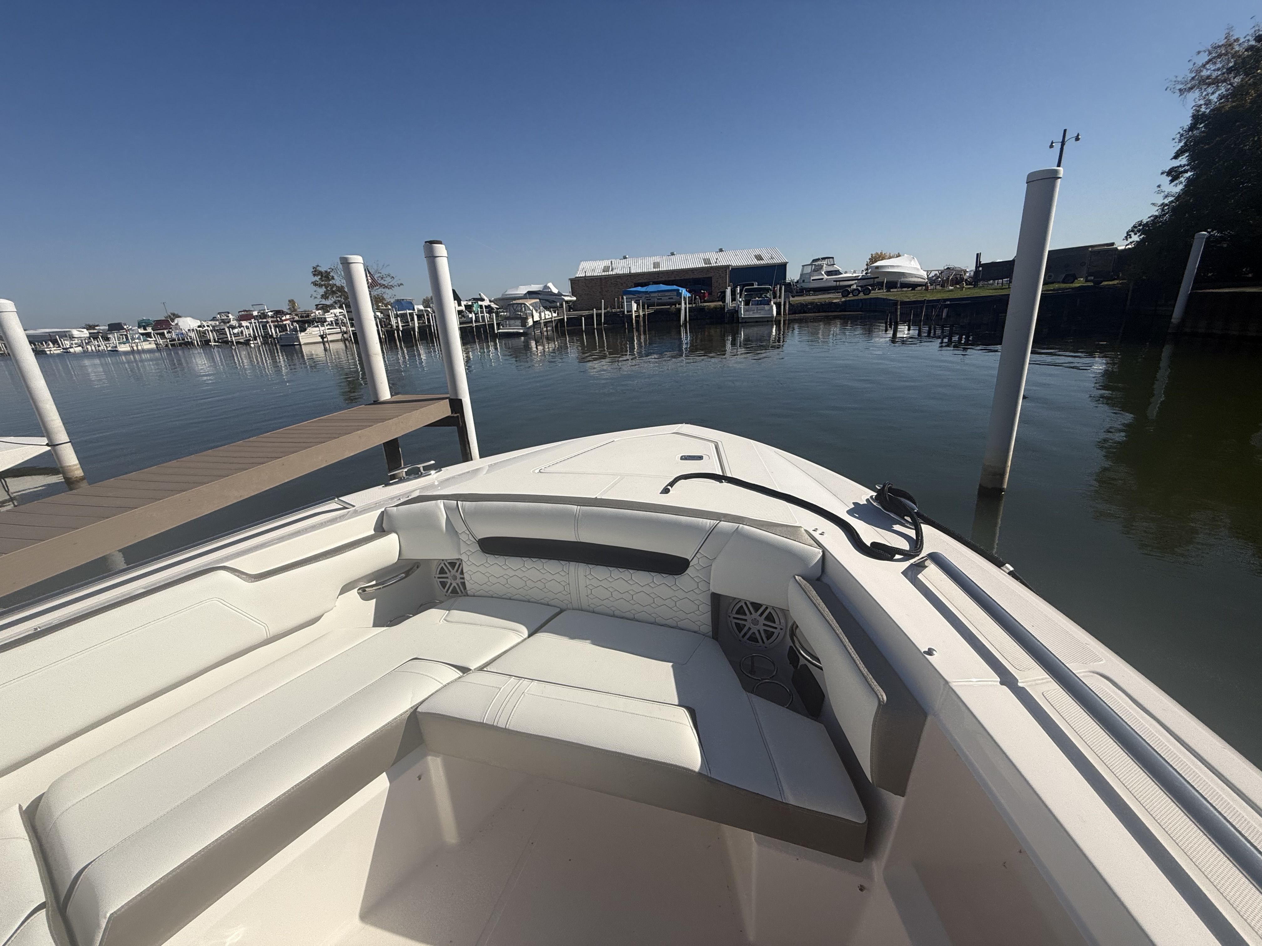 2025 Tiara Yachts
                                                             34LS Image Thumbnail #18