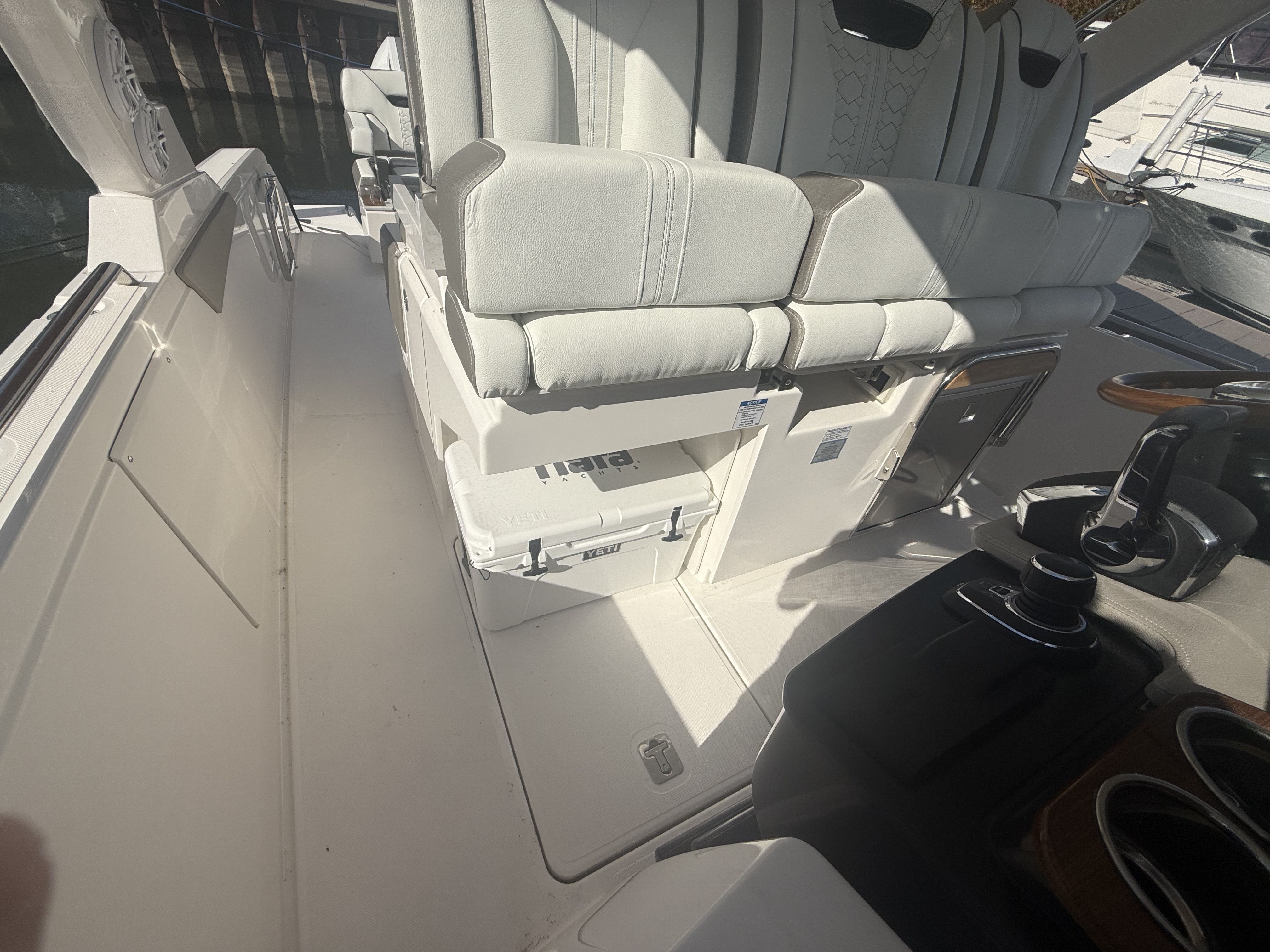 2025 Tiara Yachts
                                                             34LS Image Thumbnail #33