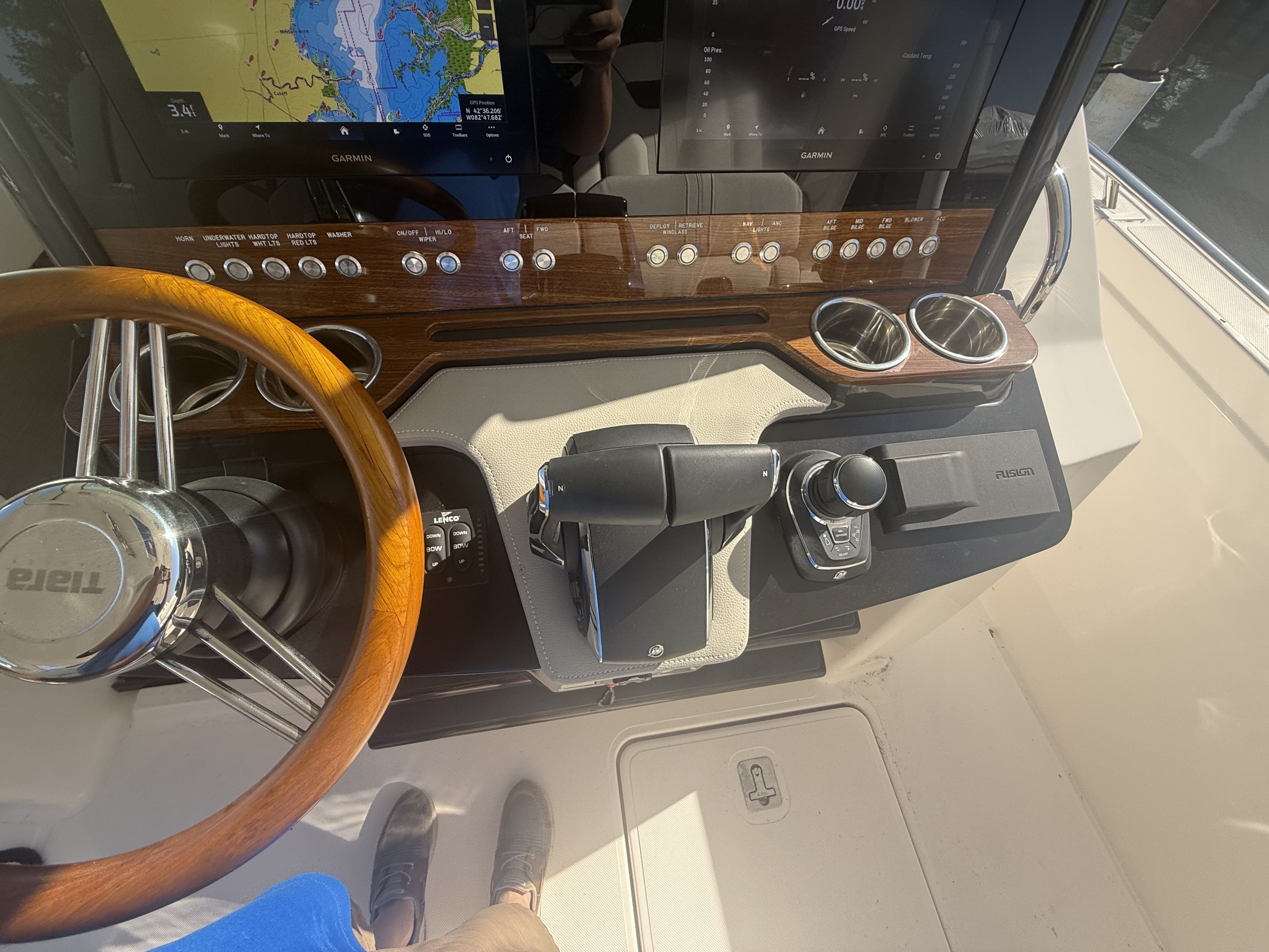 2025 Tiara Yachts
                                                             34LS Image Thumbnail #37
