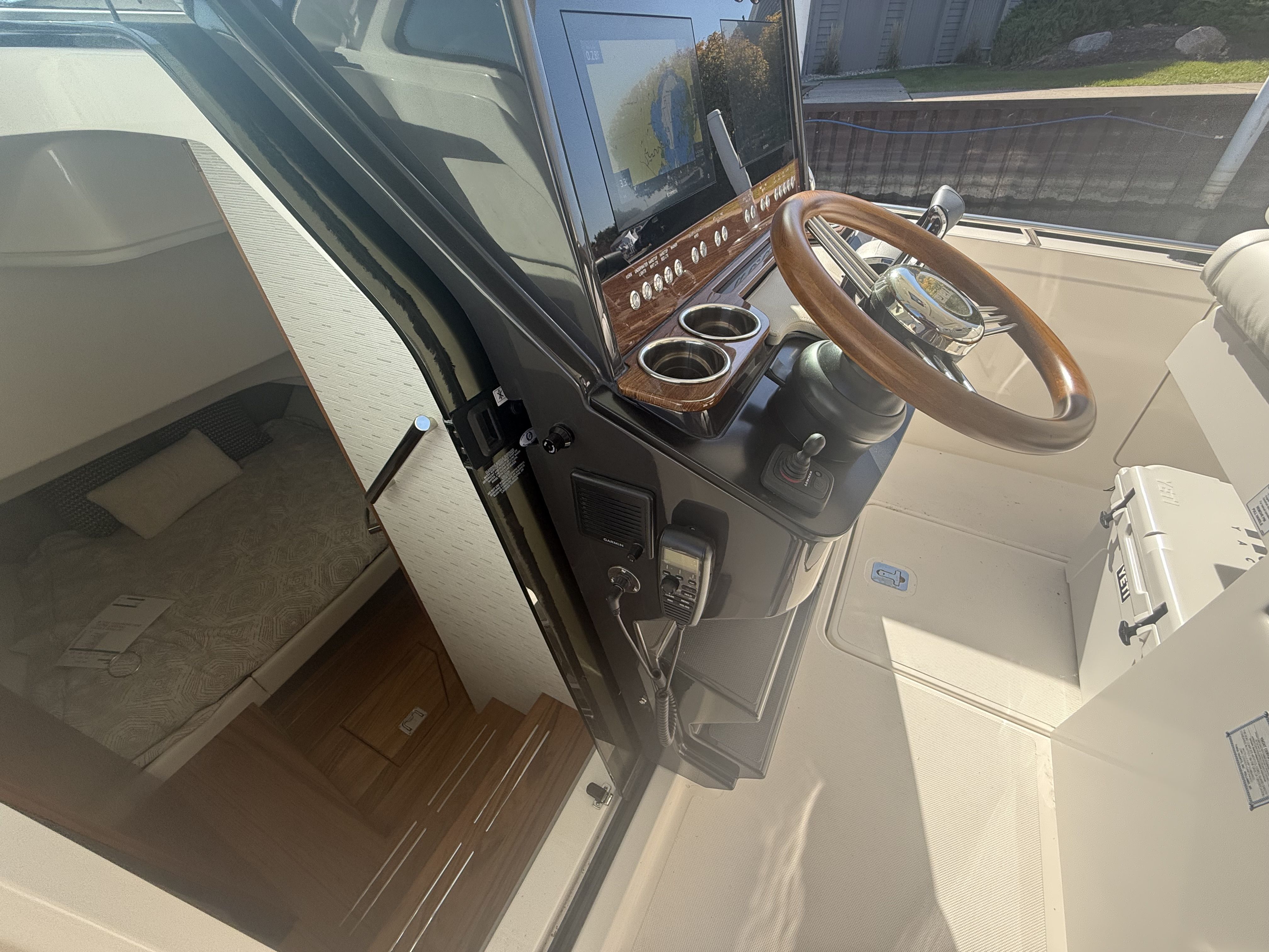 2025 Tiara Yachts
                                                             34LS Image Thumbnail #39