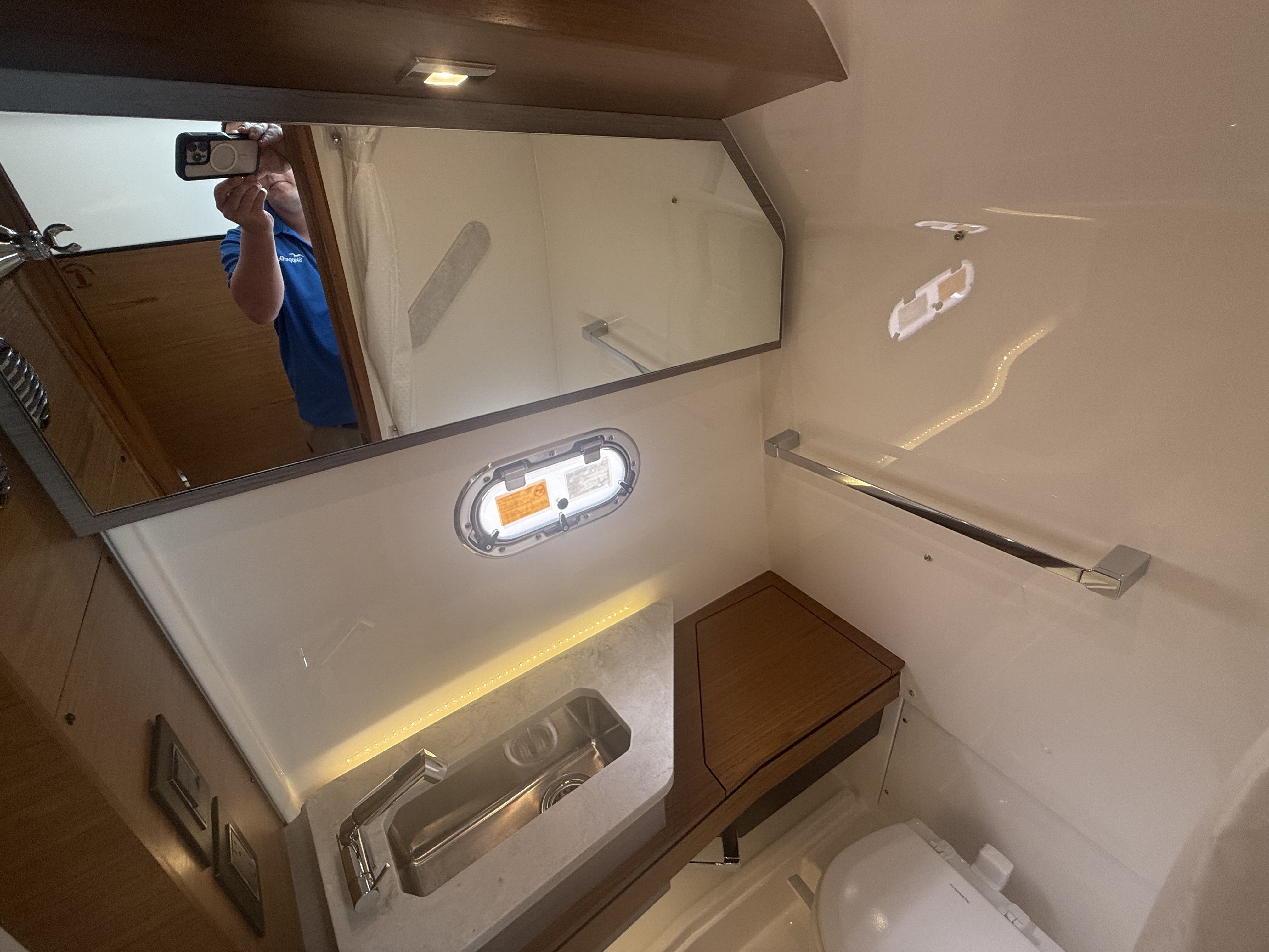 2025 Tiara Yachts
                                                             34LS Image Thumbnail #47