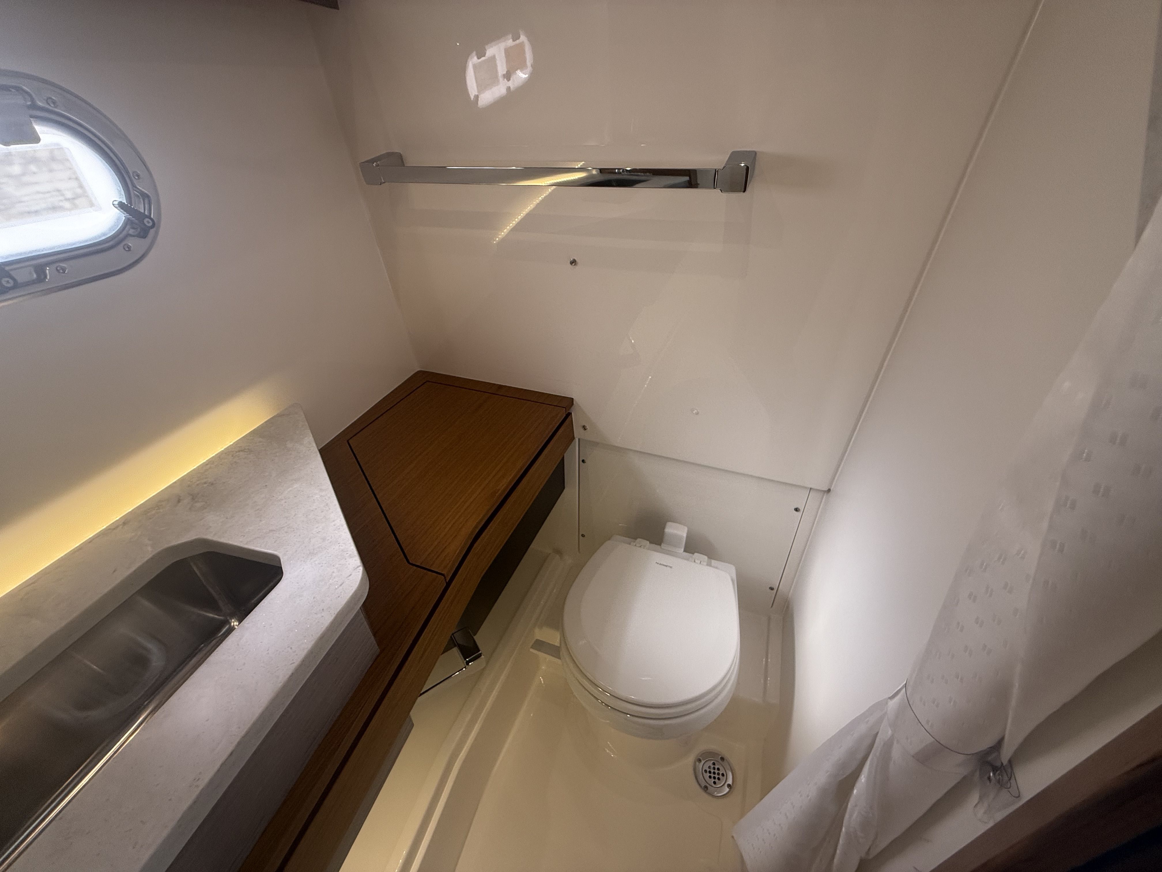 2025 Tiara Yachts
                                                             34LS Image Thumbnail #48