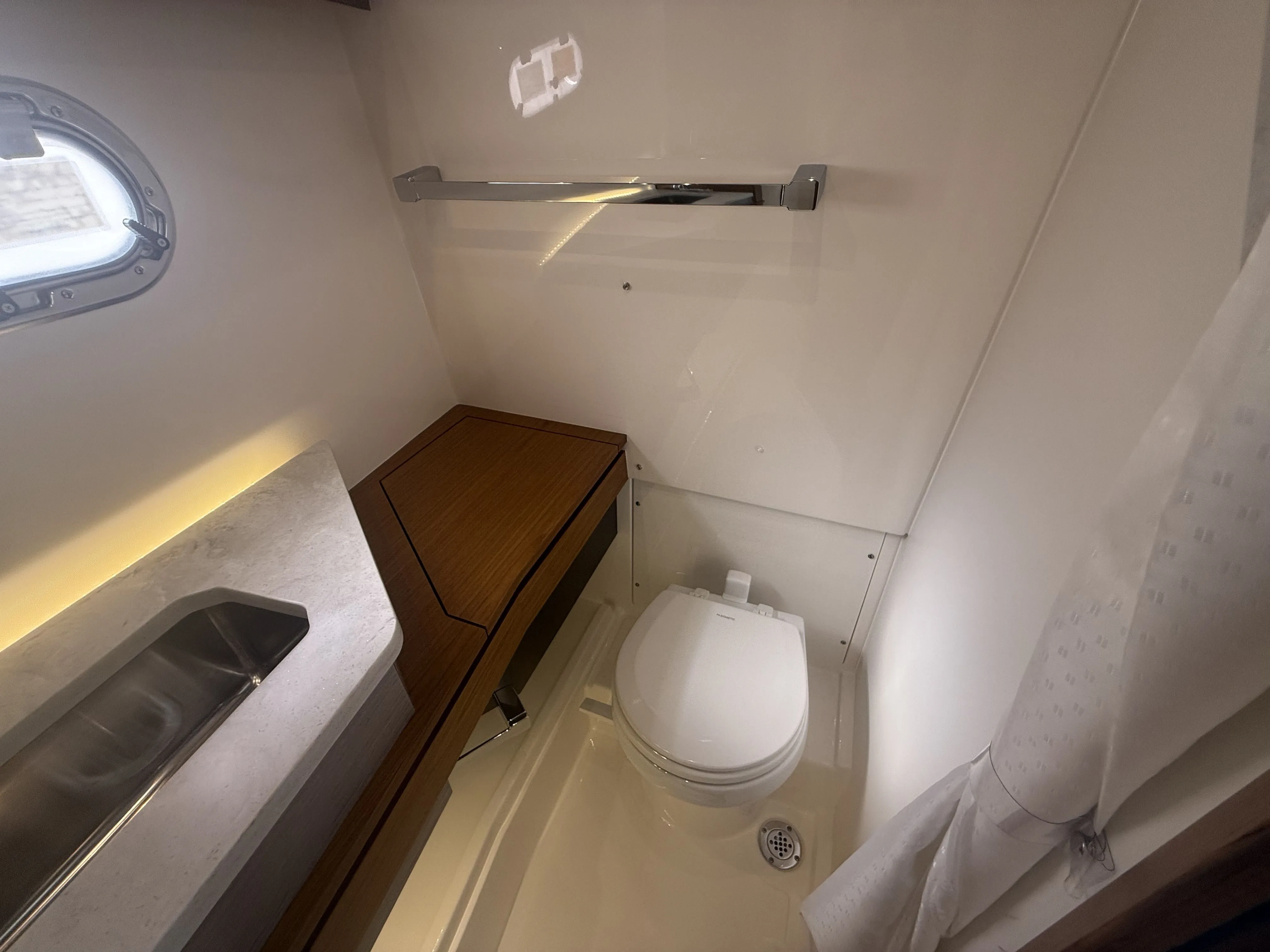 2025 Tiara Yachts 34LS Image Thumbnail #48
