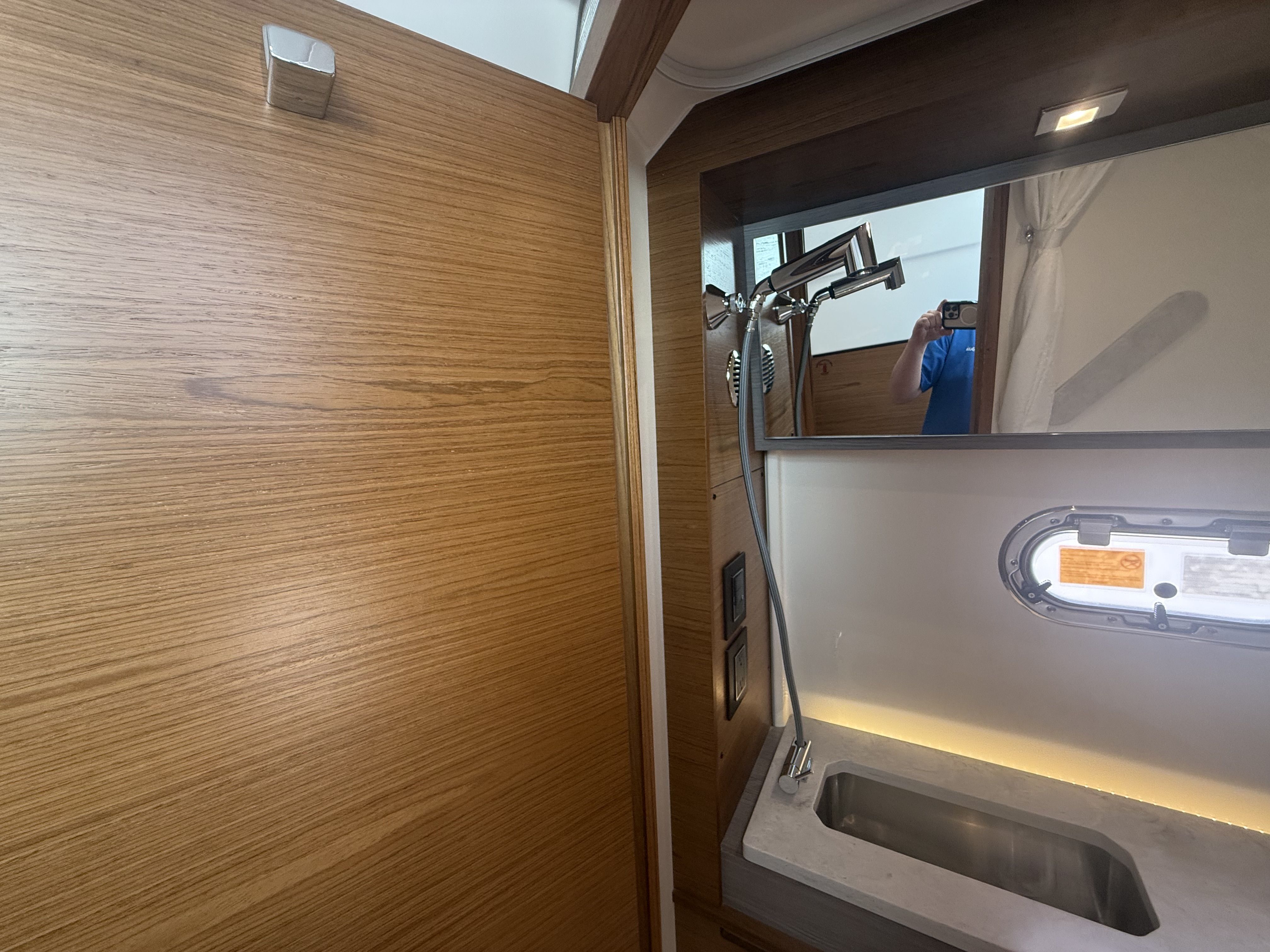 2025 Tiara Yachts
                                                             34LS Image Thumbnail #50