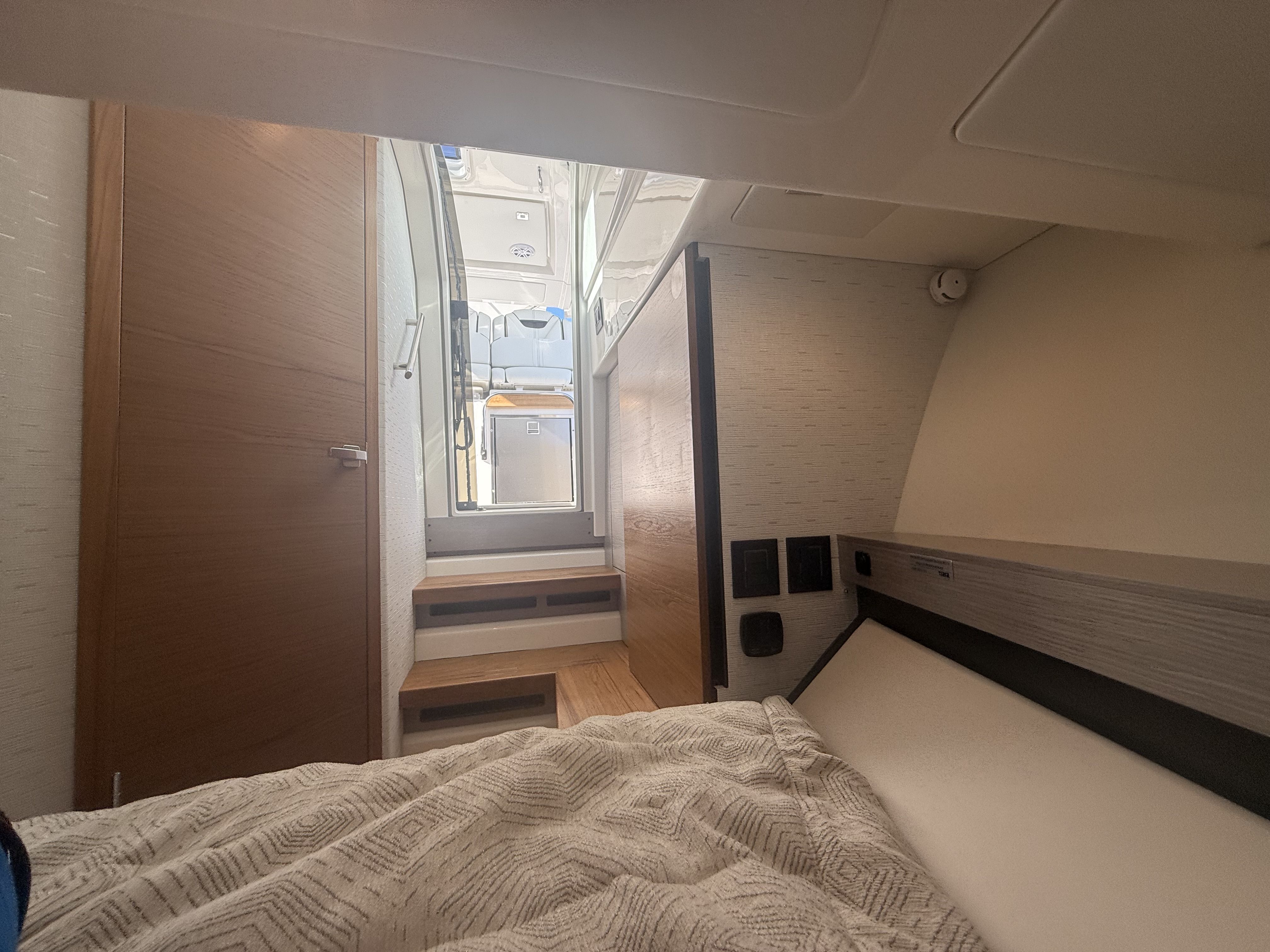 2025 Tiara Yachts
                                                             34LS Image Thumbnail #53