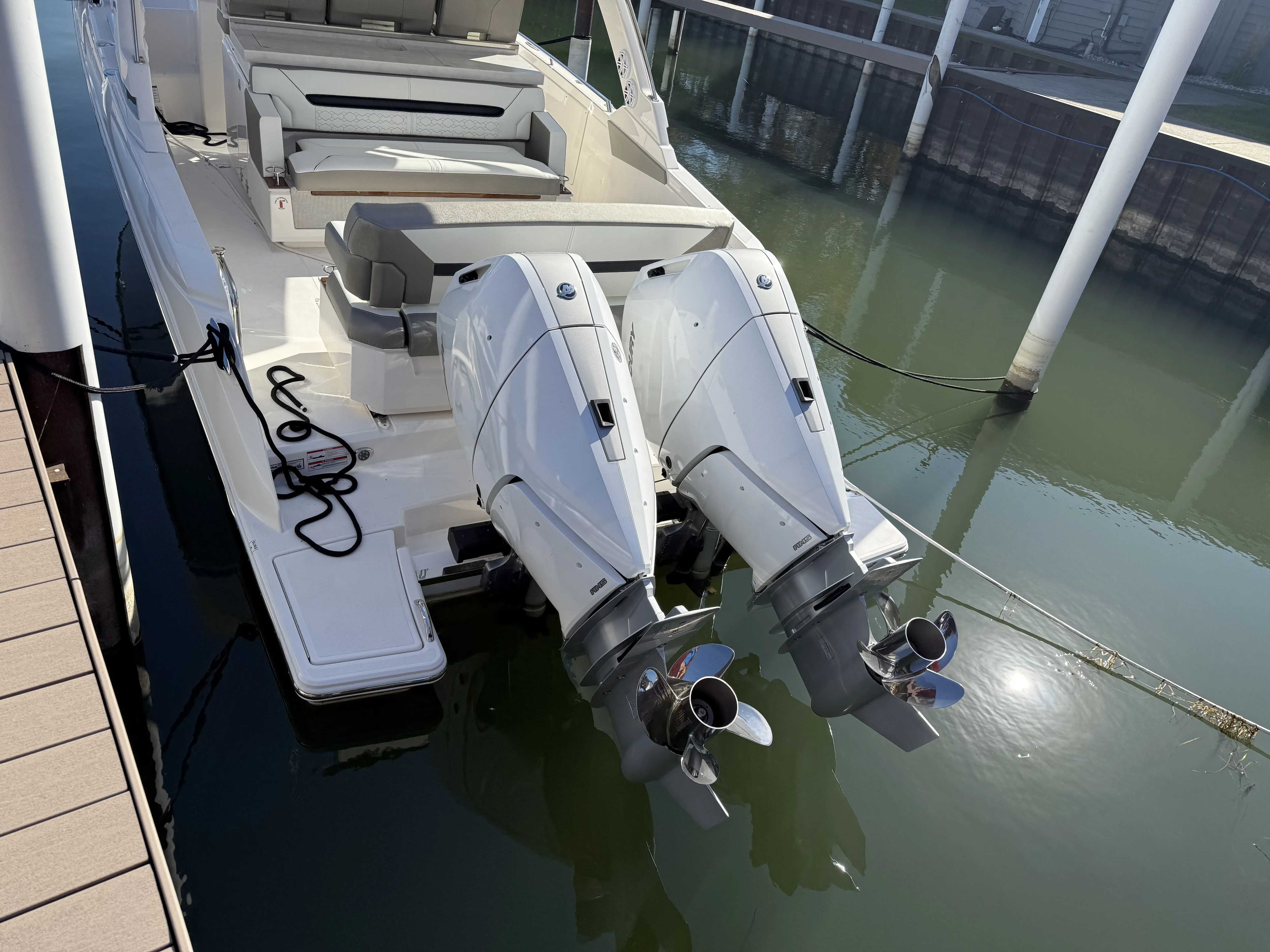 2025 Tiara Yachts 34LS Image Thumbnail #10