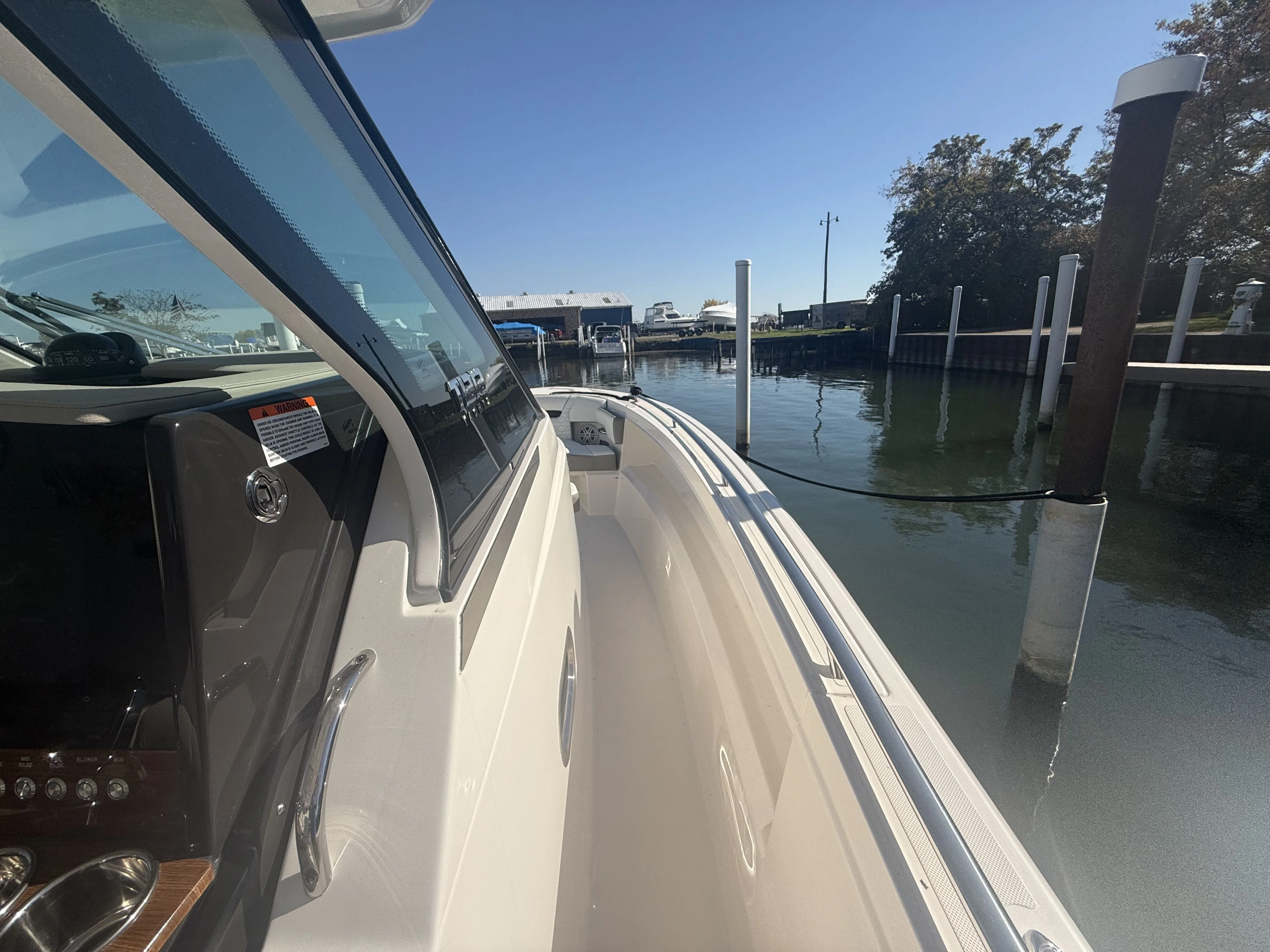 2025 Tiara Yachts 34LS Image Thumbnail #24