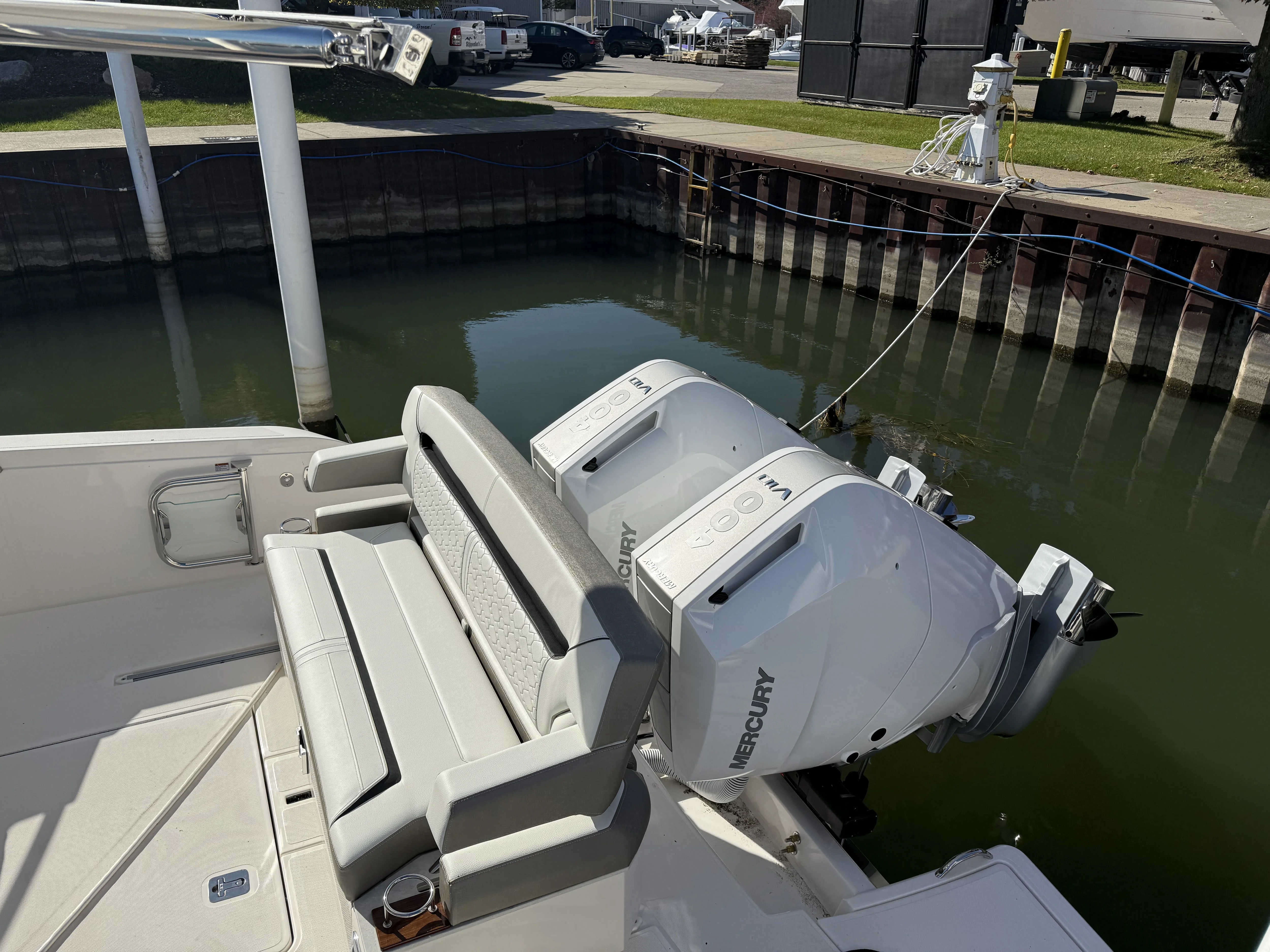 2025 Tiara Yachts 34LS Image Thumbnail #11