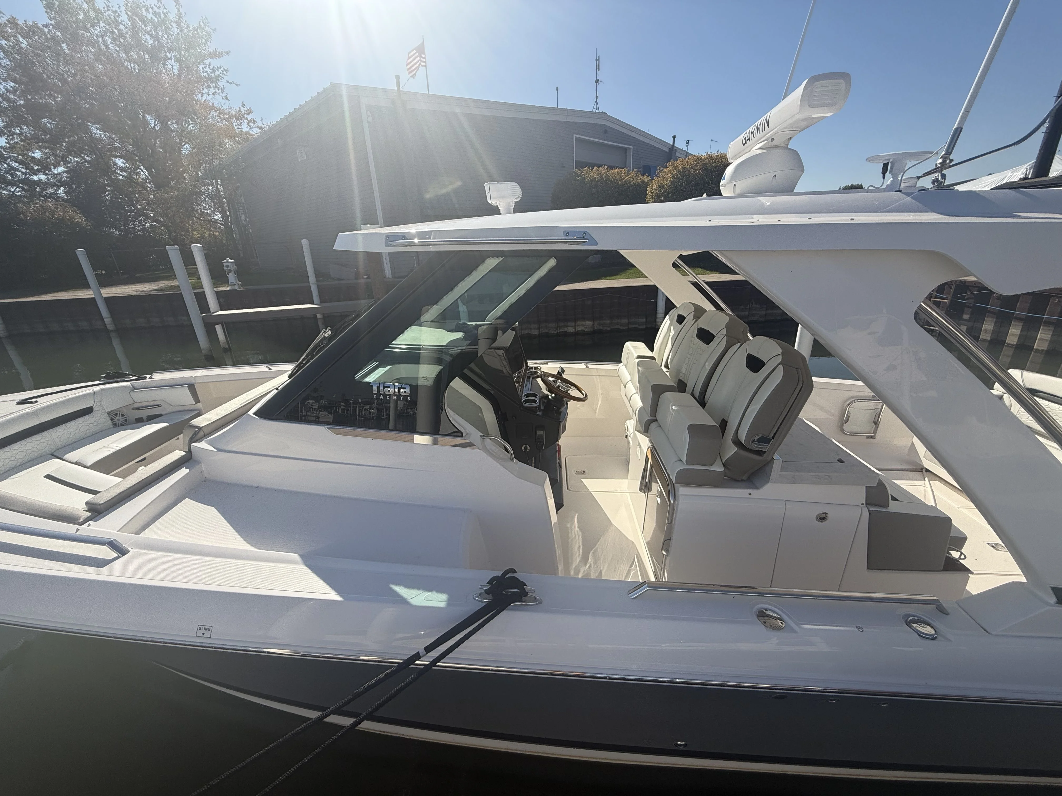 2025 Tiara Yachts 34LS Image Thumbnail #14