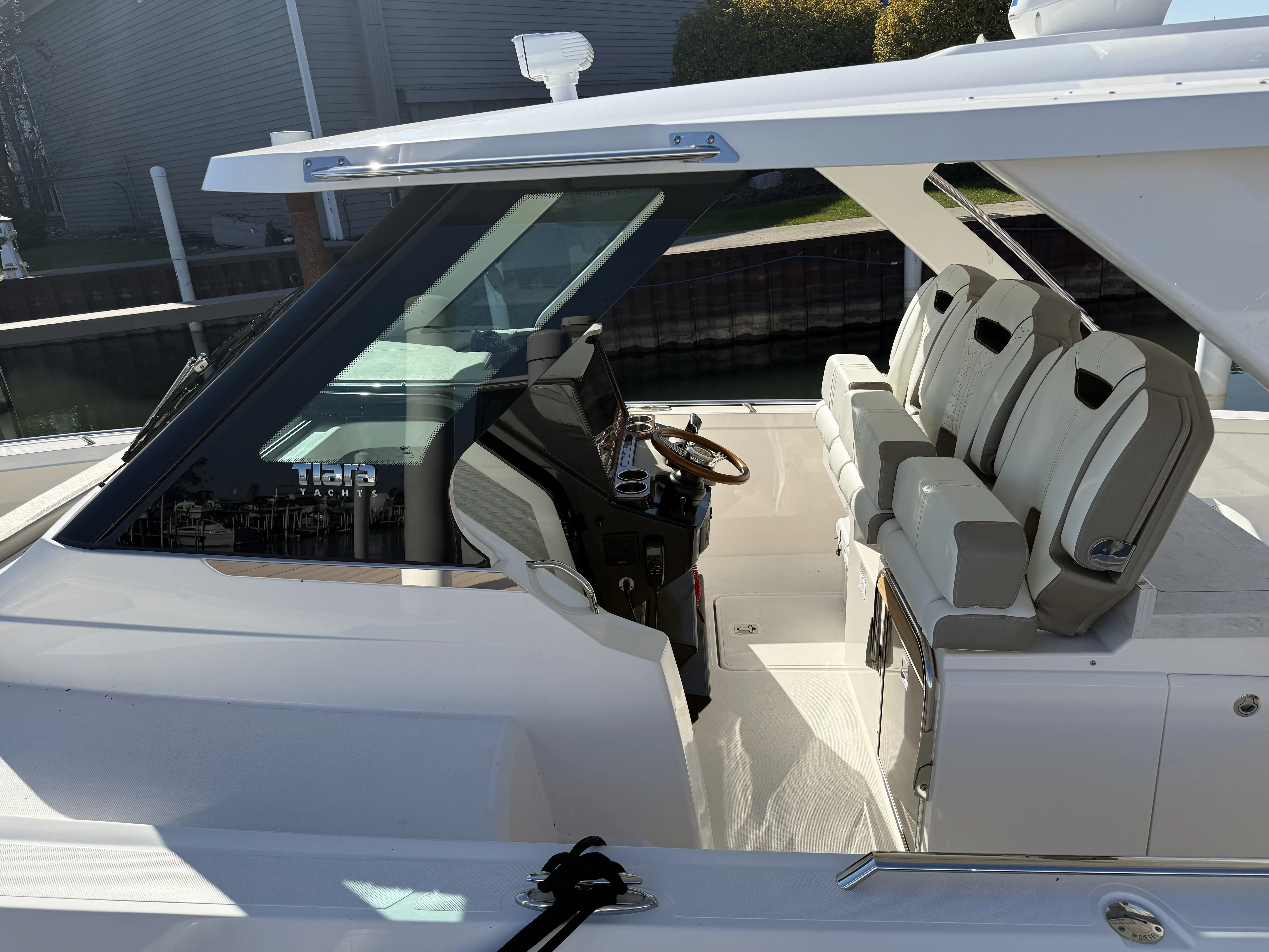 2025 Tiara Yachts 34LS Image Thumbnail #15