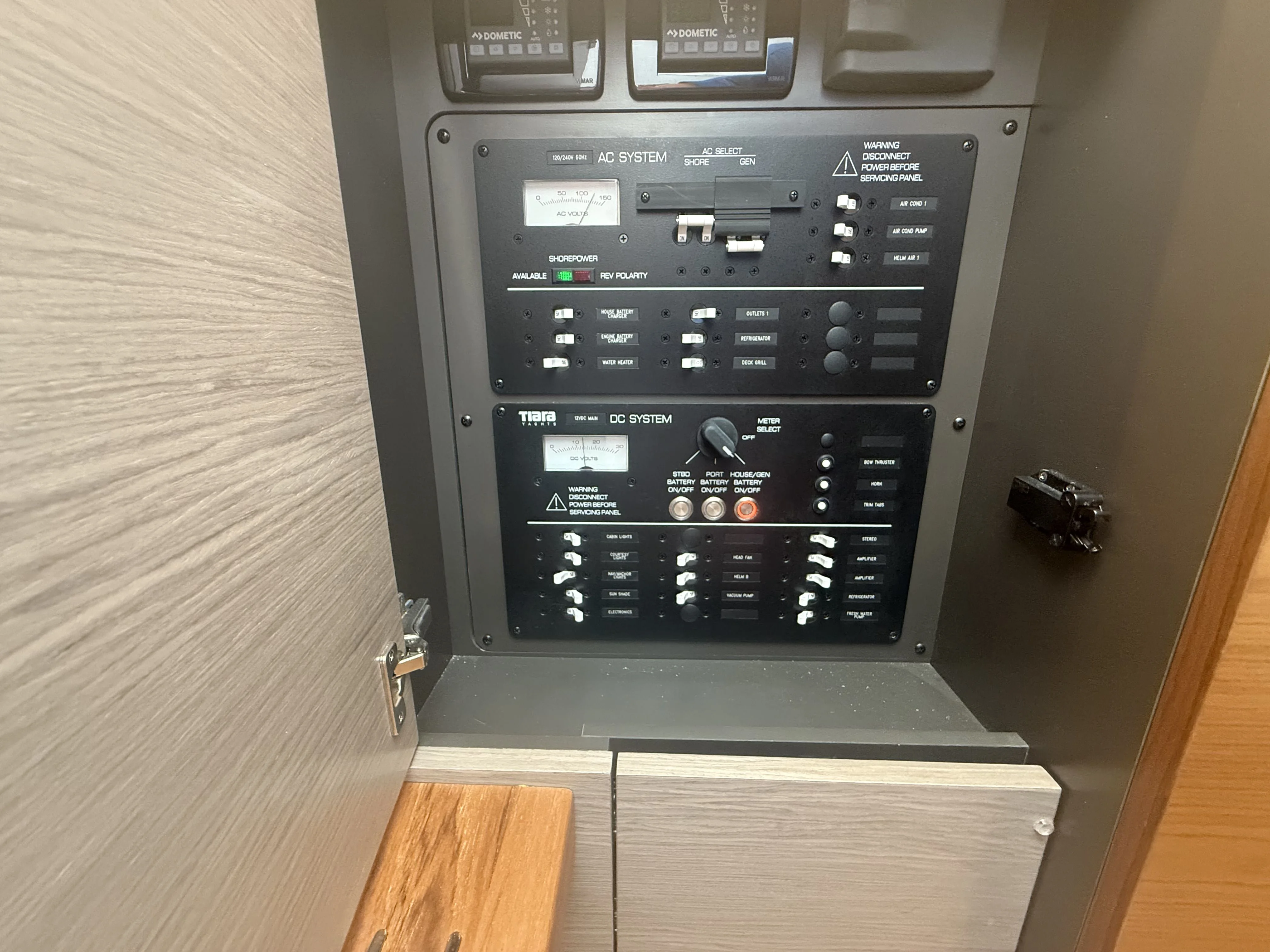 2025 Tiara Yachts 34LS Image Thumbnail #43