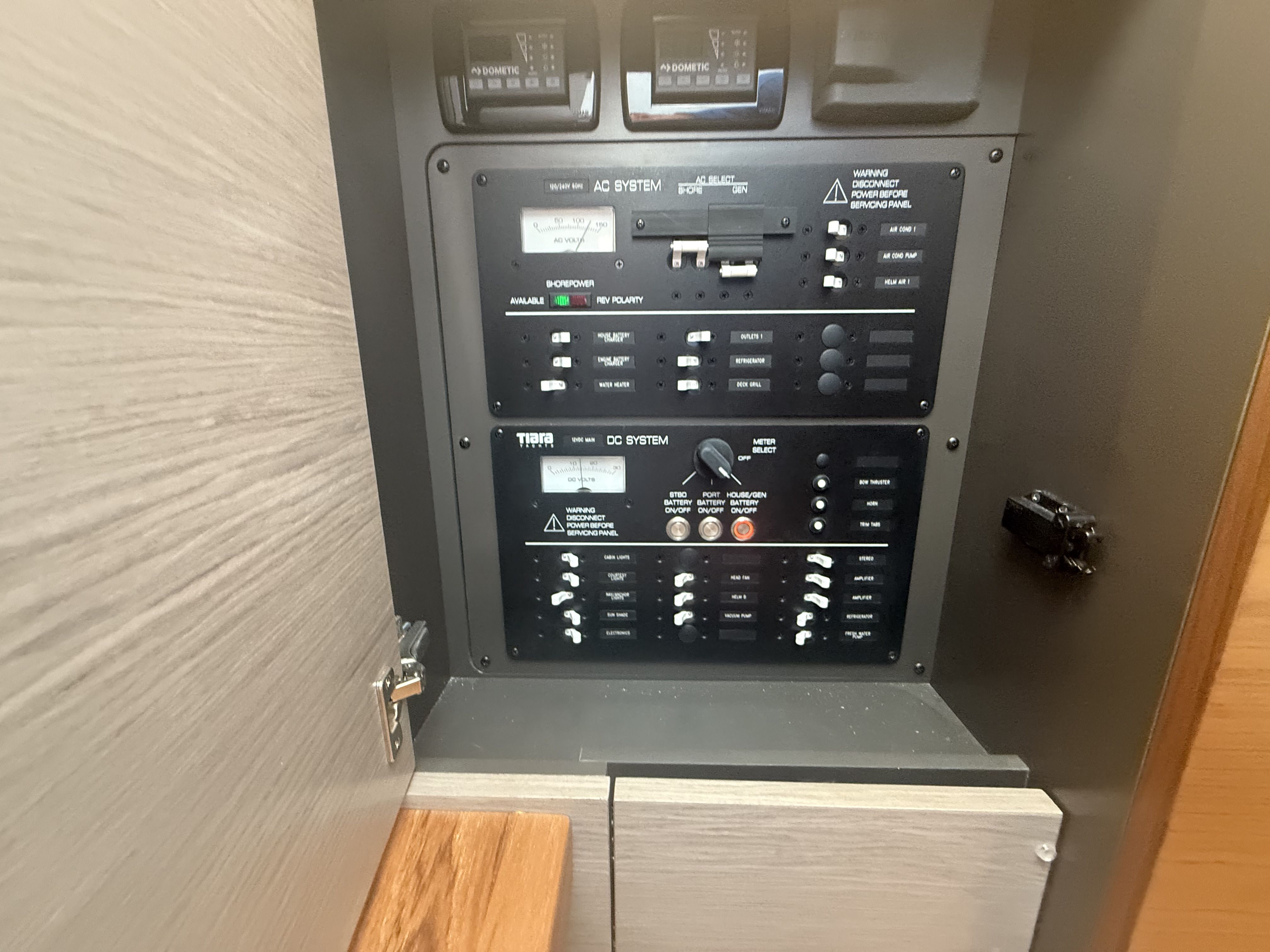 2025 Tiara Yachts 34LS Image Thumbnail #44