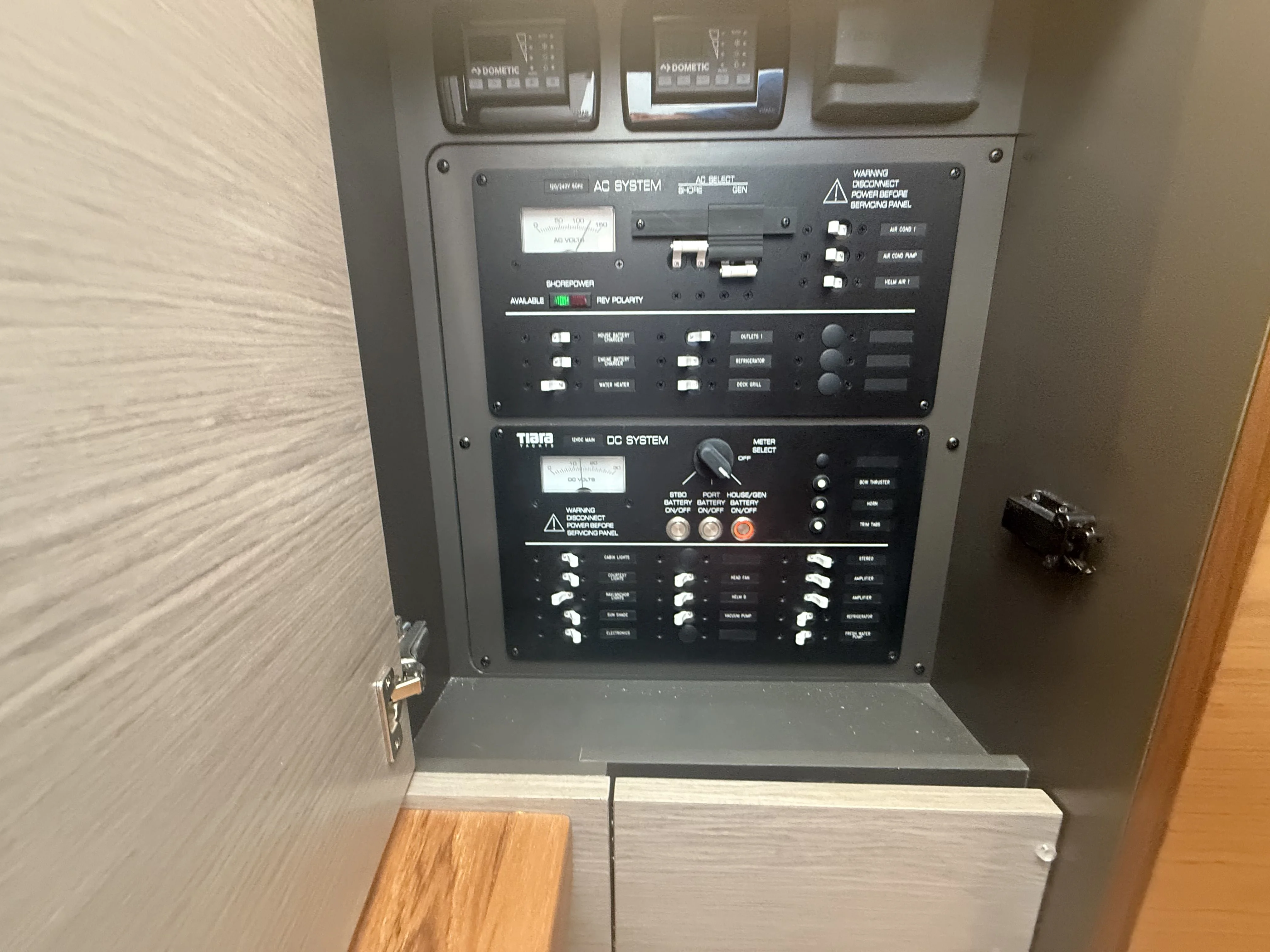 2025 Tiara Yachts 34LS Image Thumbnail #44