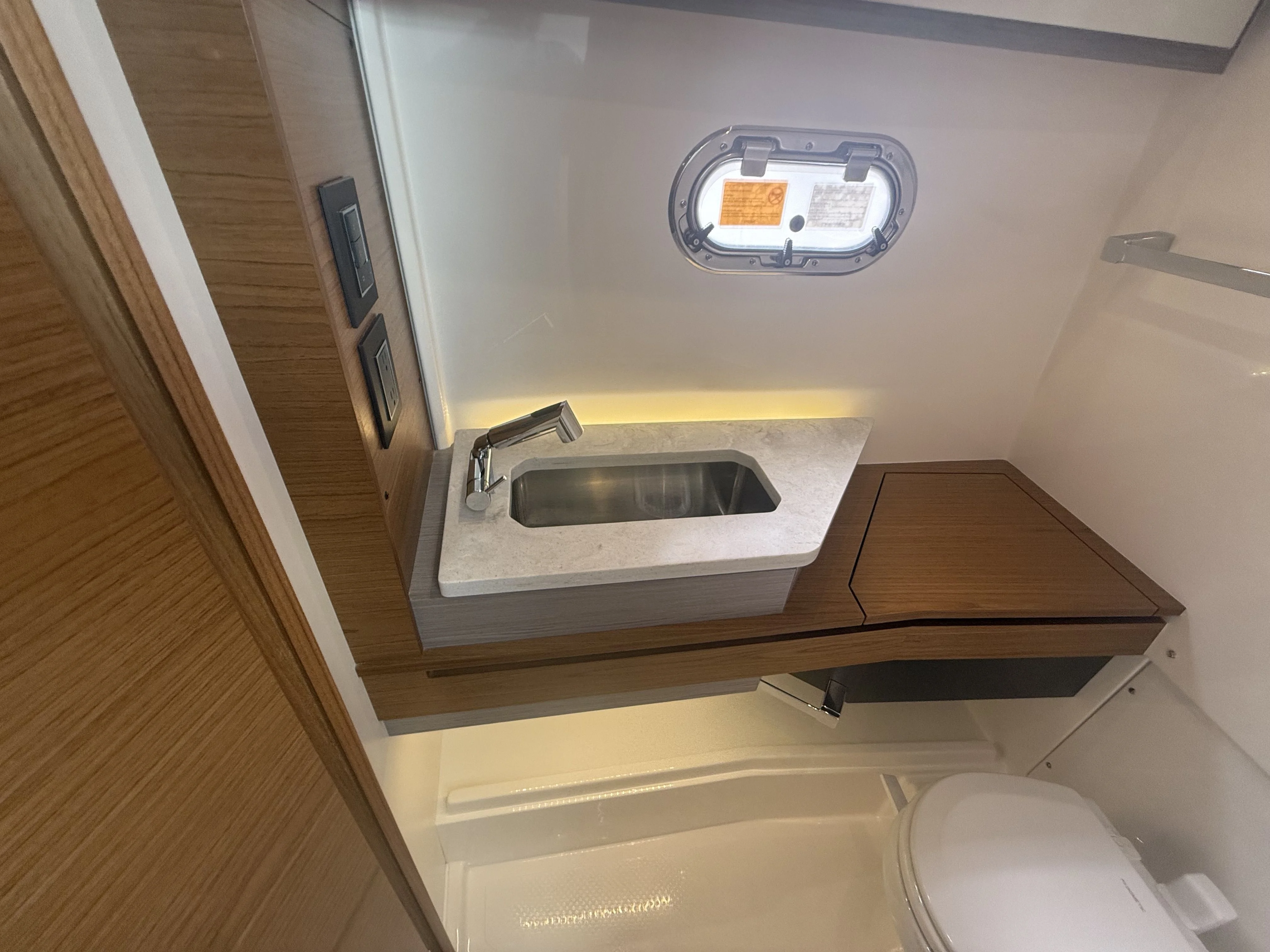 2025 Tiara Yachts 34LS Image Thumbnail #49