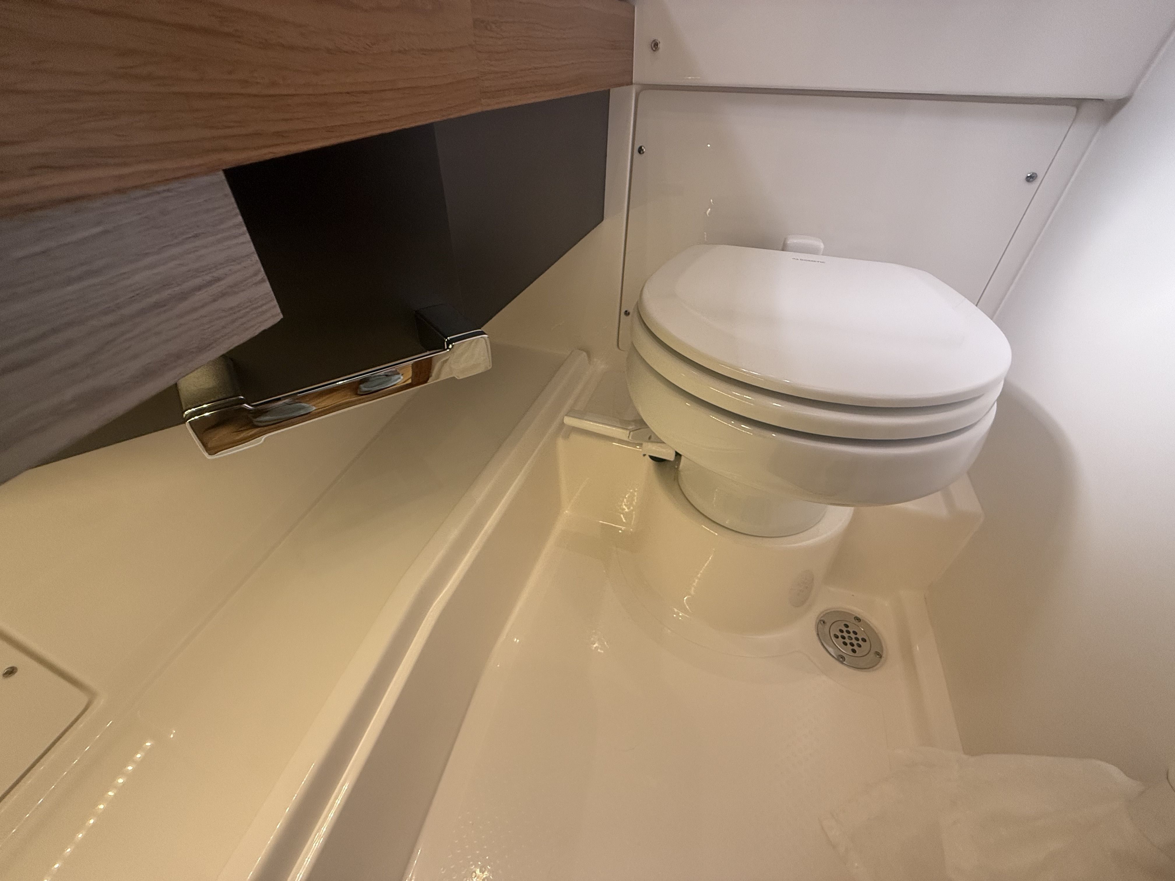 2025 Tiara Yachts 34LS Image Thumbnail #51